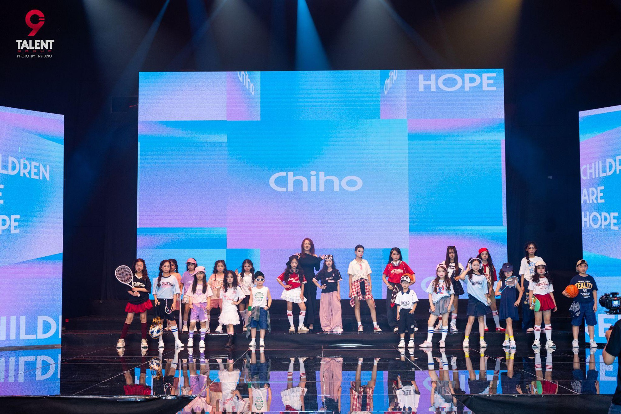 Đằng sau ánh đèn runway: Hành trình thầm lặng của Chiho tại Vietnam Iconic Awards- Ảnh 3.