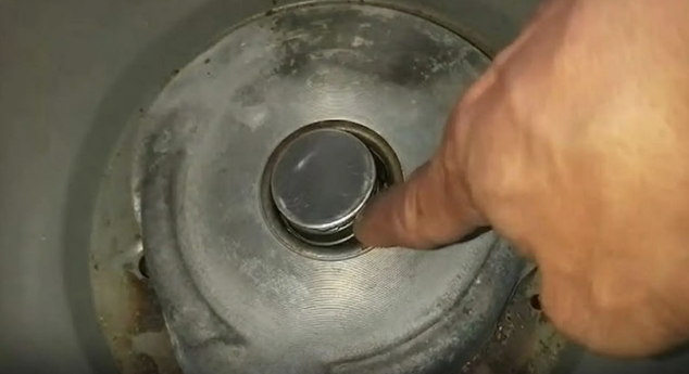 Vợ đột nhiên khen nồi cơm nấu nhanh, tôi kiểm tra thì phát hiện sự thật lạnh người: "Em ơi, đừng…"- Ảnh 1.