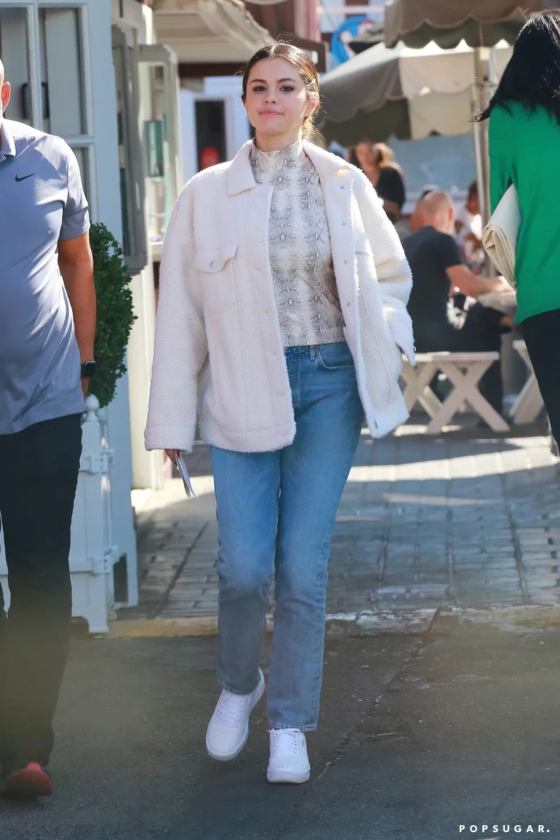 Mặc quần jeans là phải khéo như Selena Gomez với 4 công thức đơn giản mà tôn dáng, đẹp xuất sắc- Ảnh 4.