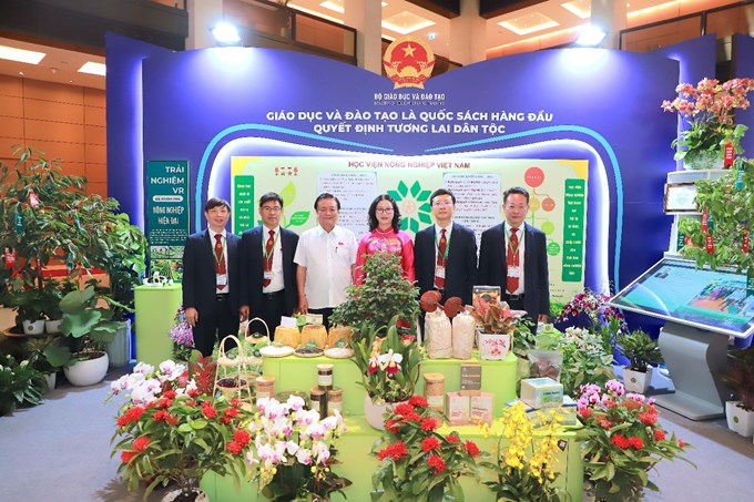 Học viện Nông nghiệp Việt Nam tăng cường kết nối tiêu thụ nông sản Việt- Ảnh 2. Học viện Nông nghiệp Việt Nam tăng cường kết nối tiêu thụ nông sản Việt- Ảnh 2.