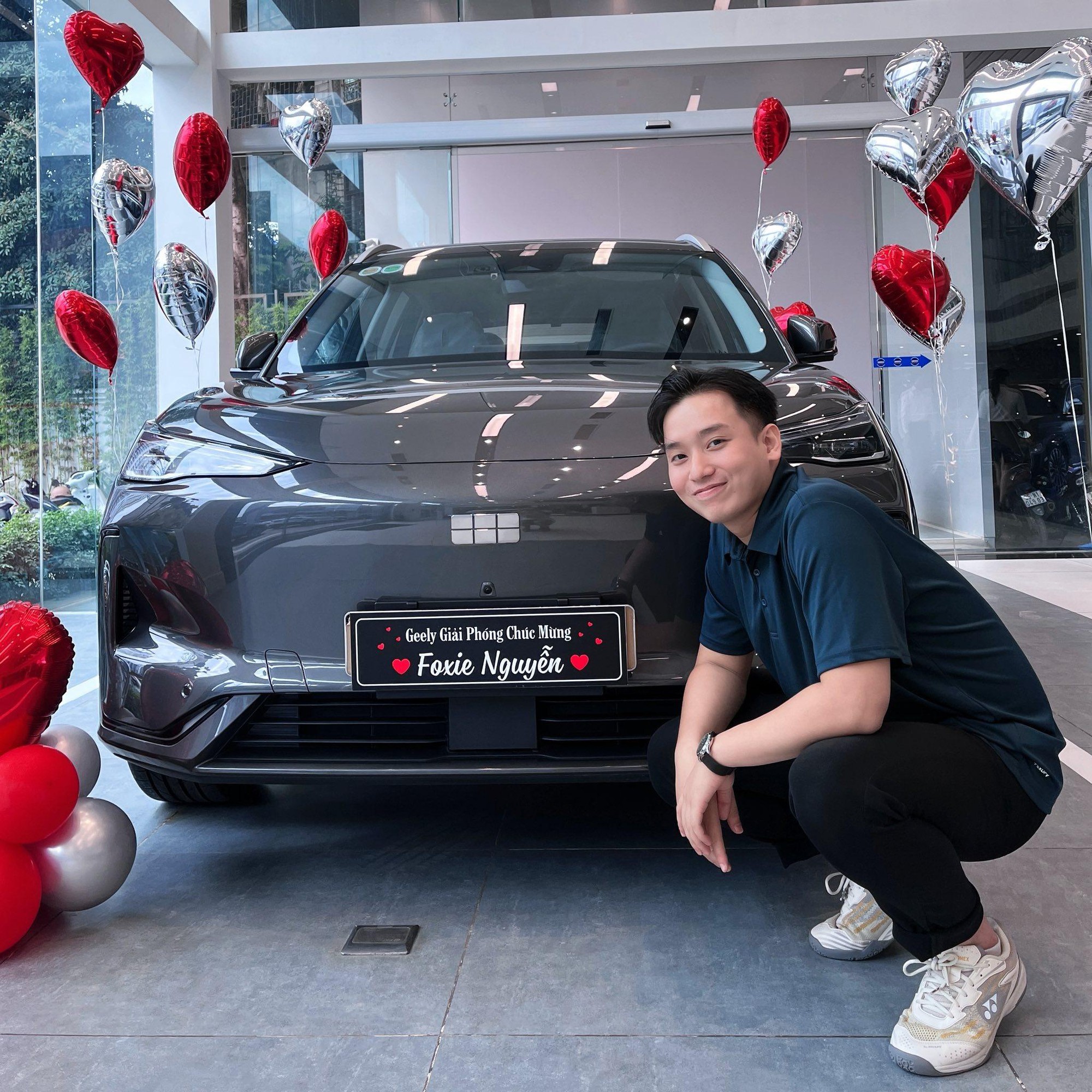 Gen Z “tậu” Geely EX 5, chấm 8/10 điểm sau 2.000km, hé lộ chiêu sạc pin linh hoạt- Ảnh 1.