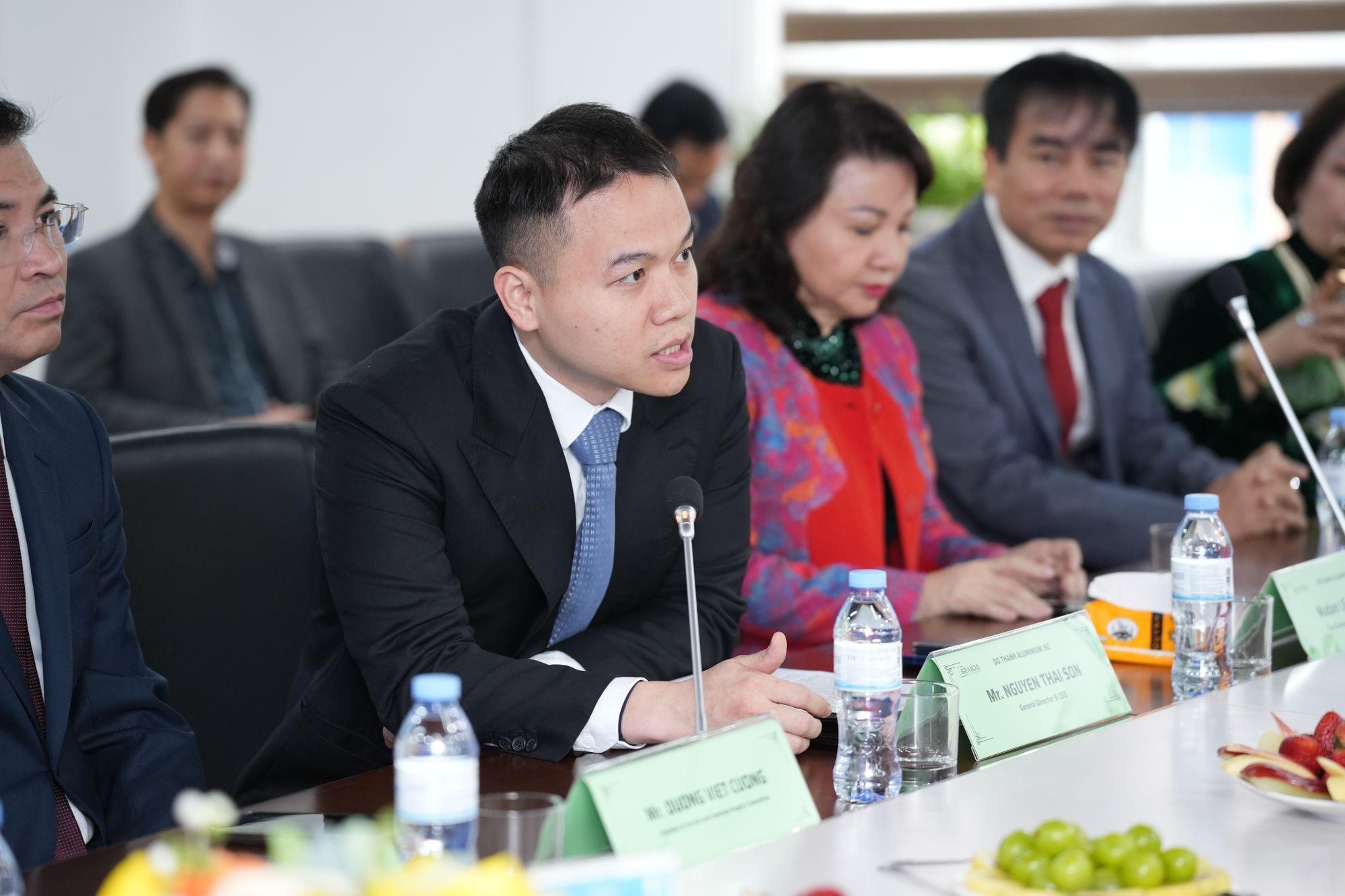 Thủ tướng Vanuatu tham quan "trụ cột" ngành nhôm Việt- Ảnh 3. Thủ tướng Vanuatu tham quan "trụ cột" ngành nhôm Việt- Ảnh 3.