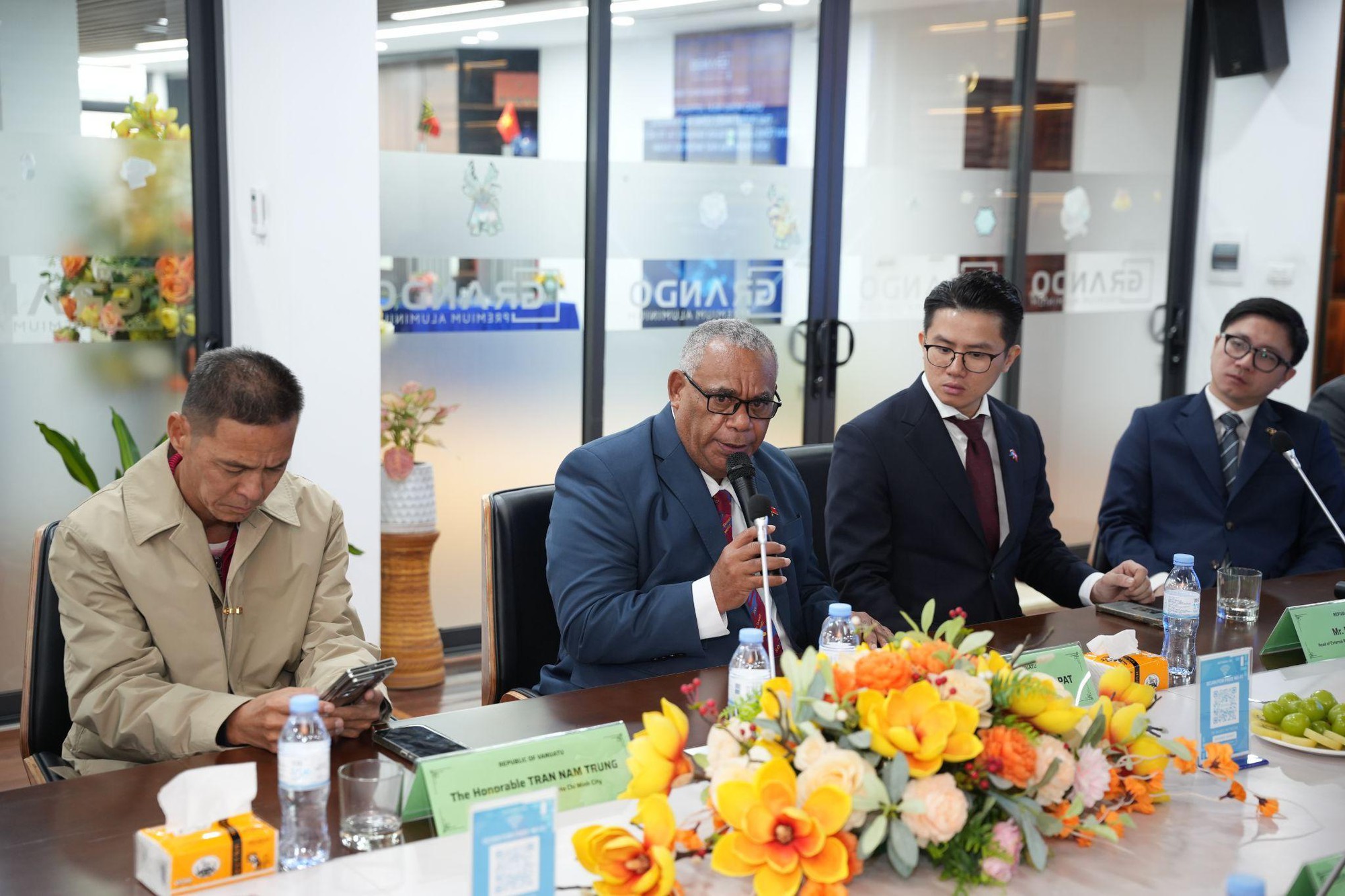 Thủ tướng Vanuatu tham quan "trụ cột" ngành nhôm Việt- Ảnh 4. Thủ tướng Vanuatu tham quan "trụ cột" ngành nhôm Việt- Ảnh 4.