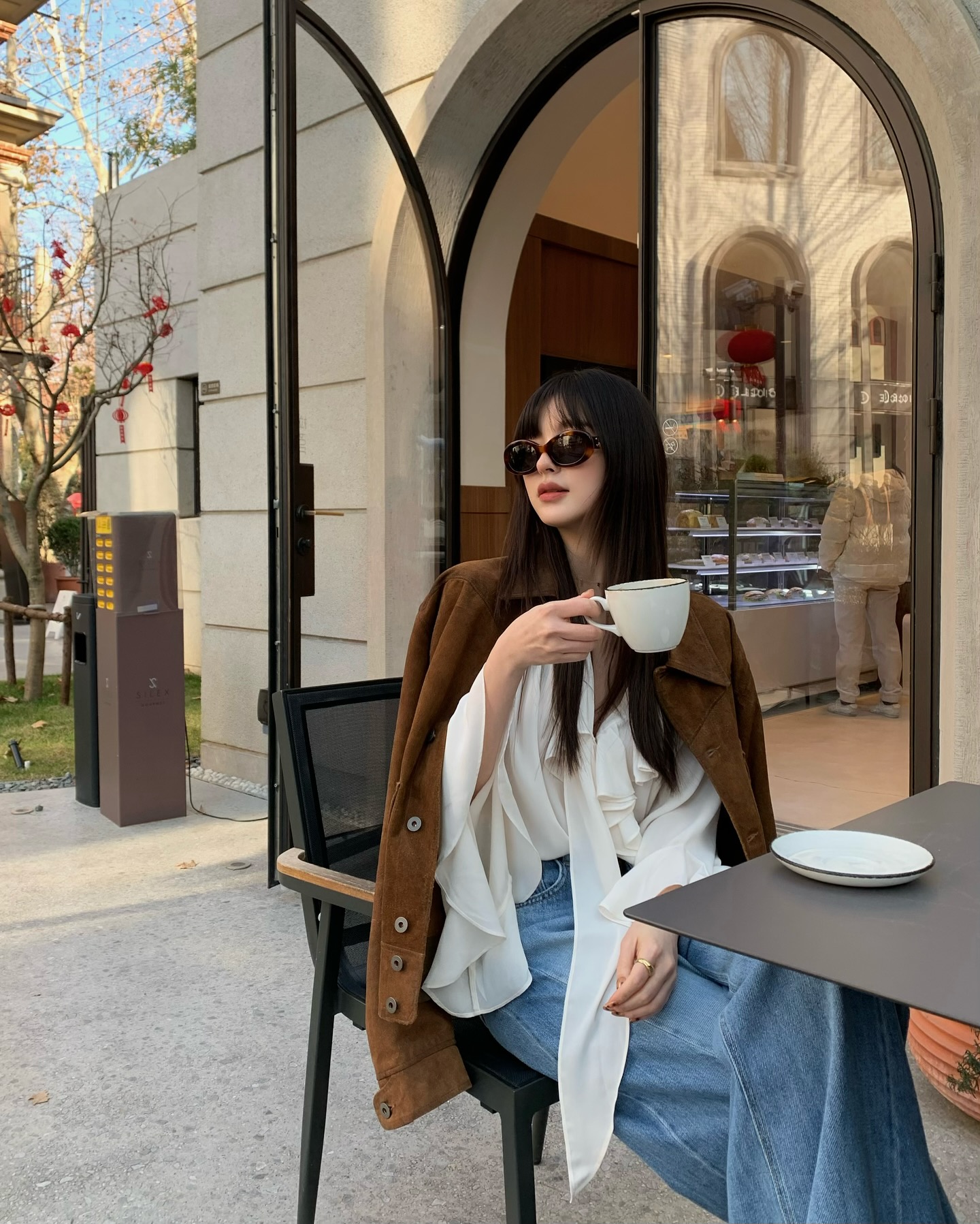 Cách đơn giản nhất để sành điệu hơn chính là mặc đồ màu trắng- Ảnh 2.