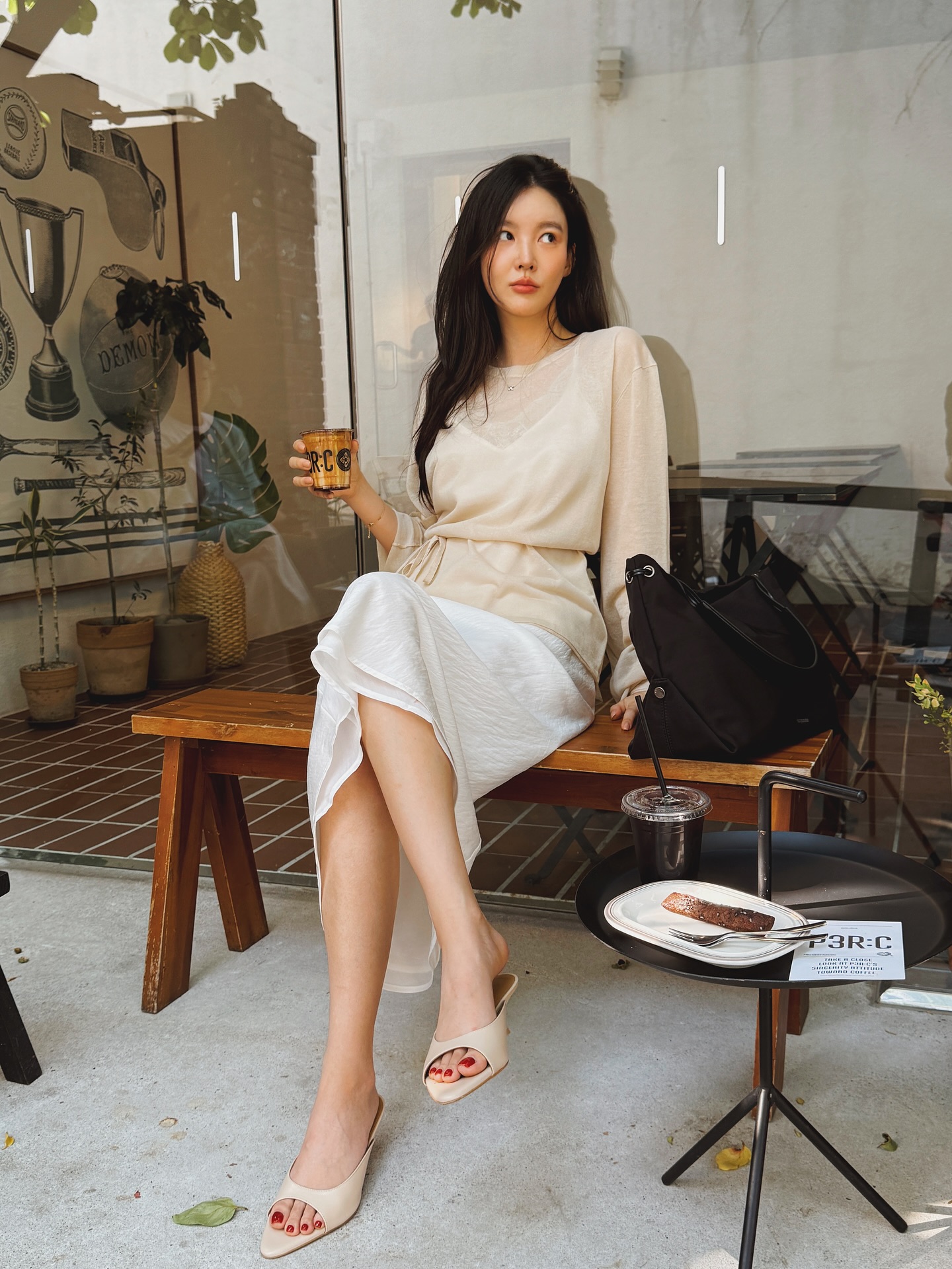 Cách đơn giản nhất để sành điệu hơn chính là mặc đồ màu trắng- Ảnh 3.