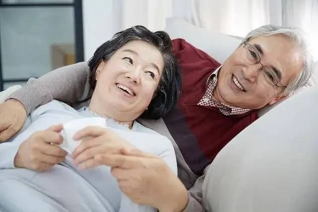 Người đ&agrave;n &ocirc;ng đột tử ngay trong l&uacute;c &ldquo;gần gũi&rdquo;: Cảnh b&aacute;o đ&agrave;n &ocirc;ng sau 50 tuổi n&ecirc;n tr&aacute;nh điều n&agrave;y khi 