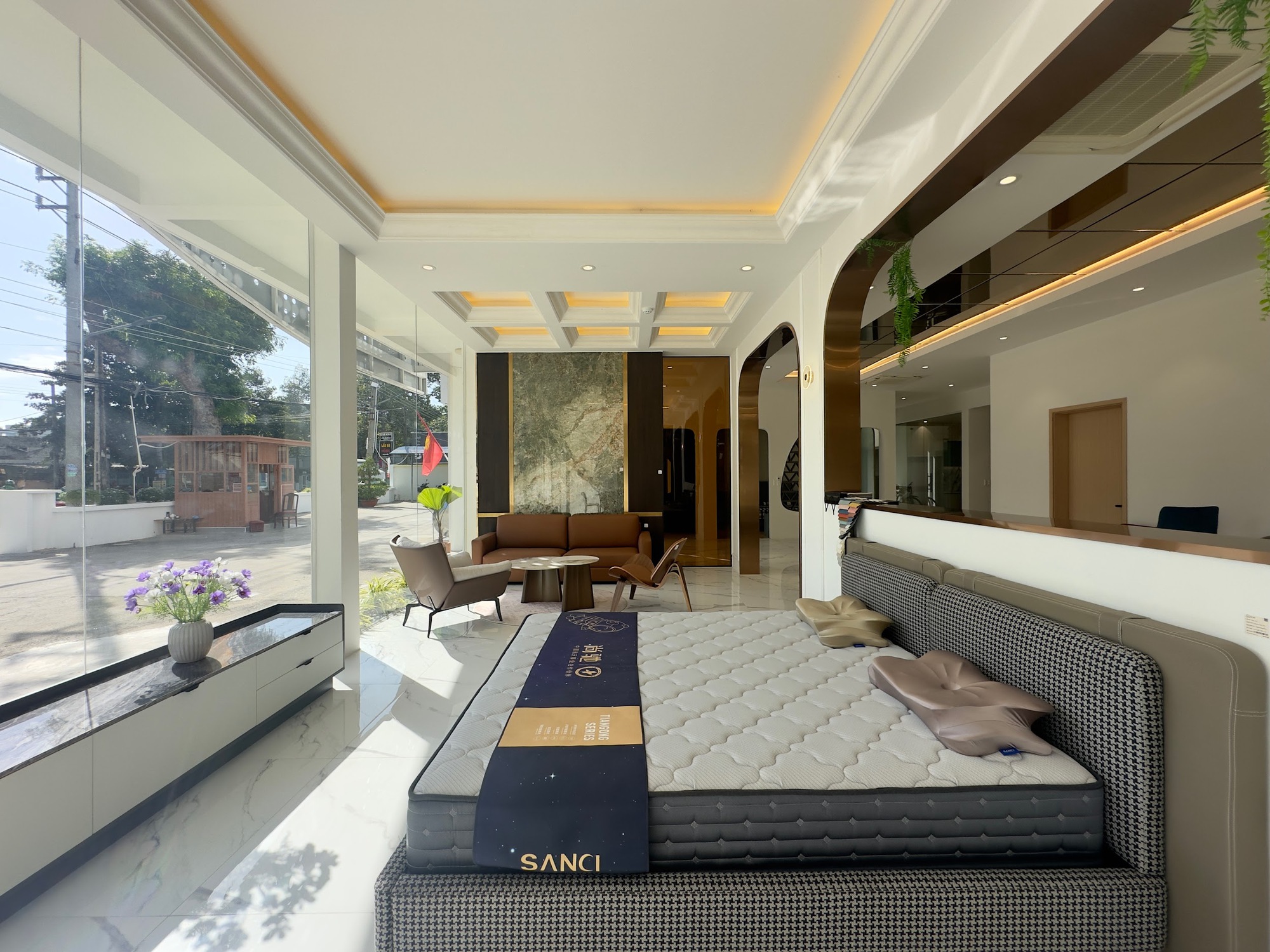 Siêu Thị Thế Giới Nội Thất và mô hình "ONE STOP SOLUTION" cho thị trường nội thất thế hệ mới- Ảnh 1.