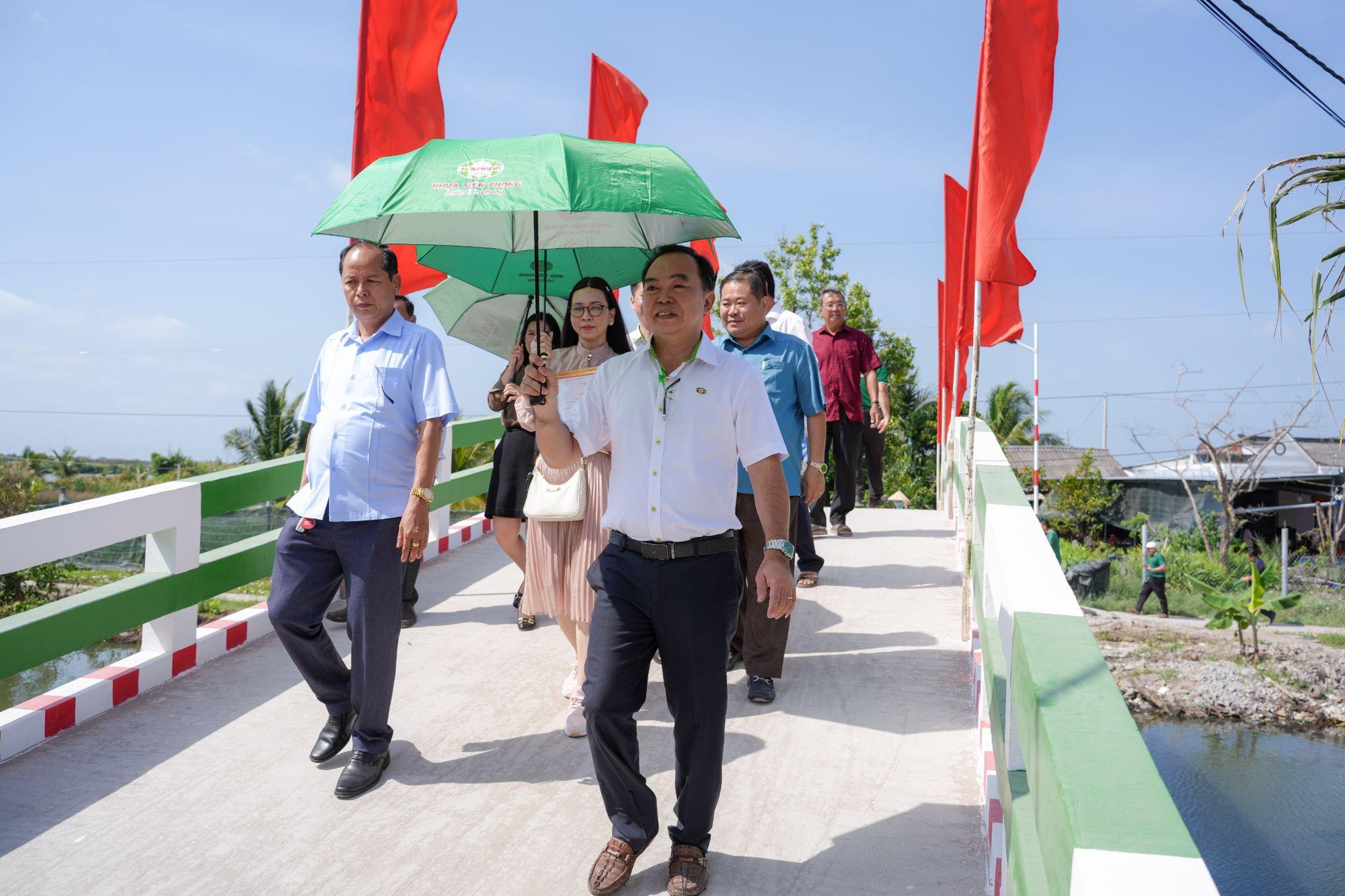 Khánh thành cầu Rạch Cái Nhum - Cầu nối yêu thương số 114 tại Cà Mau- Ảnh 2.