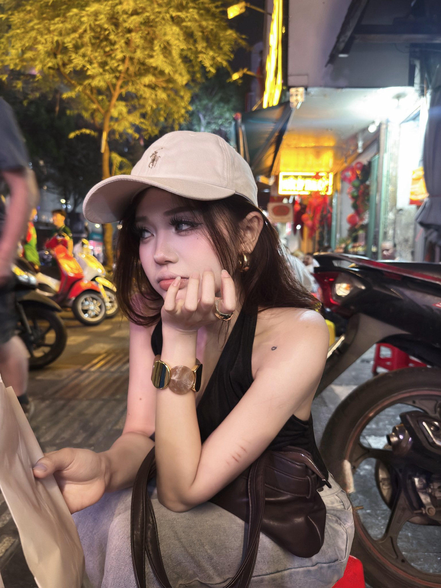 Gái xinh đánh nhau lột đồ: Hiện tượng gây sốc và những ảnh hưởng sâu xa trong xã hội Việt Nam