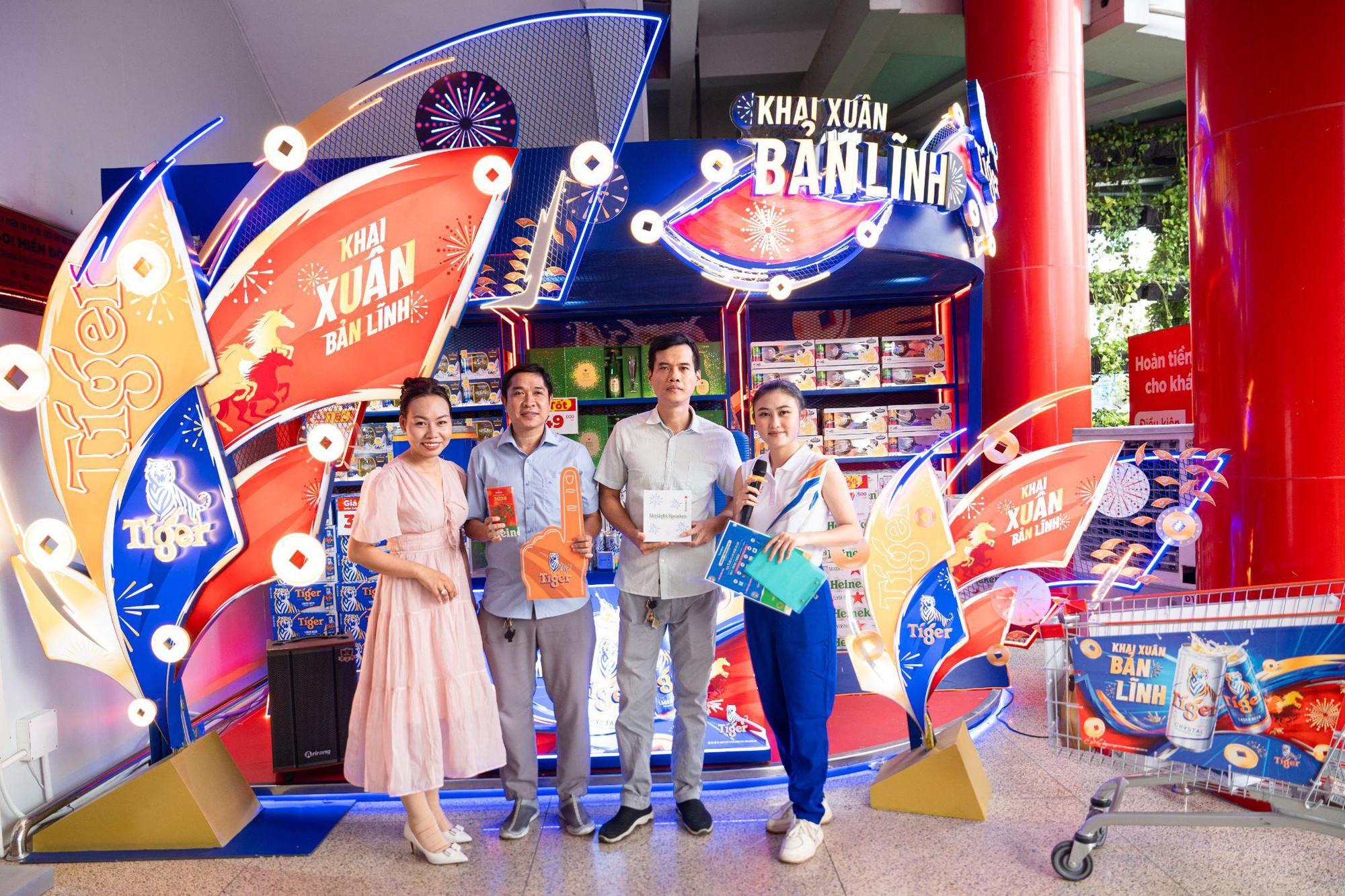 Hàng quán khắp thành phố đồng loạt mở điểm Săn Lộc Bản Lĩnh, khuấy động không khí Tết- Ảnh 4.