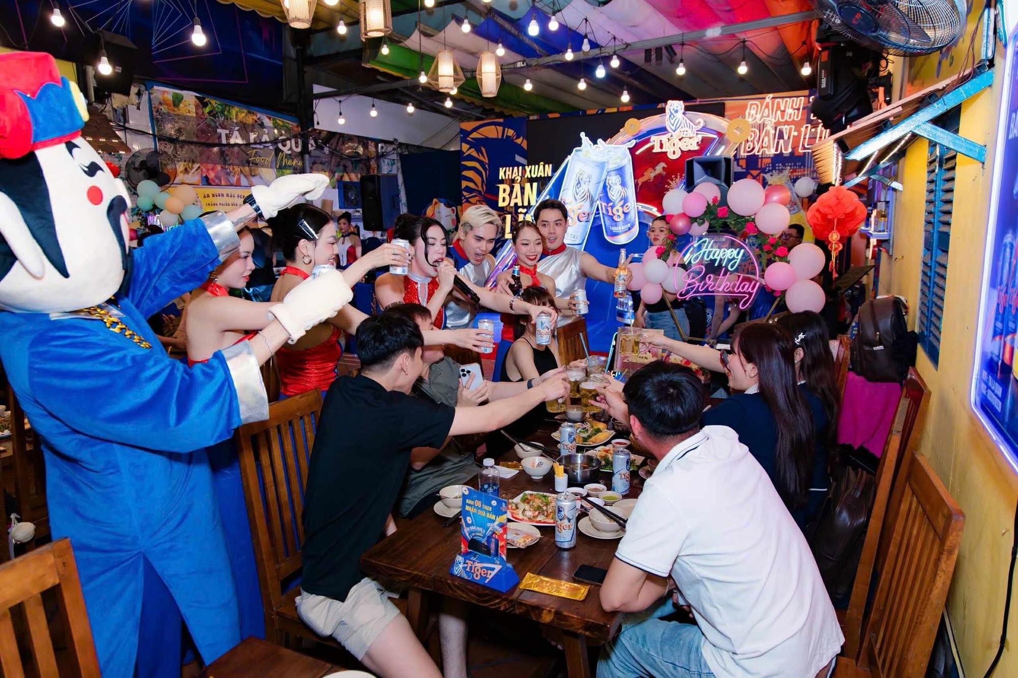 Hàng quán khắp thành phố đồng loạt mở điểm Săn Lộc Bản Lĩnh, khuấy động không khí Tết- Ảnh 6.