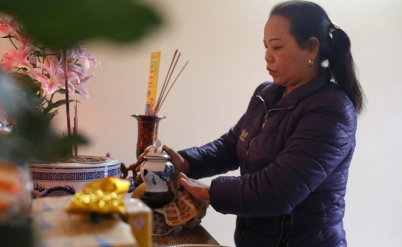 Bao sái bàn thờ đúng cách đón tài lộc: Chuyên gia hướng dẫn trình tự lau, không lau bát hương đầu tiên- Ảnh 3.