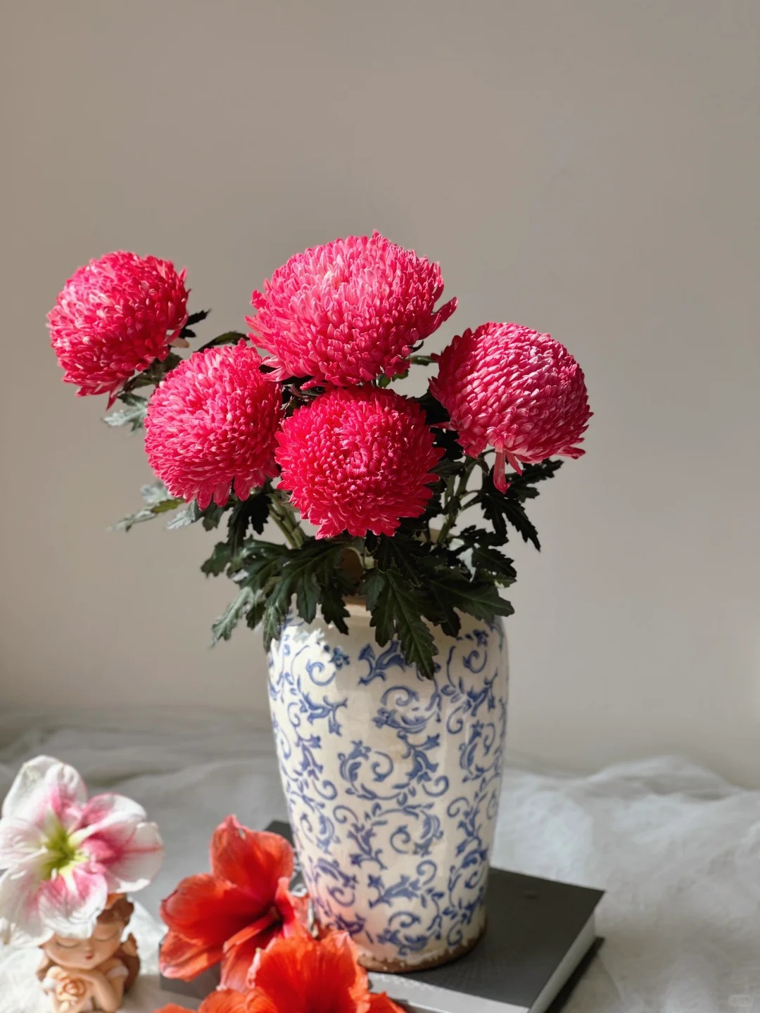 Chi hơn 300k rước bình hoa "khổng lồ" về nhà: Loài hoa định nghĩa lại hai chữ "phú quý" cho phòng khách ngày xuân- Ảnh 22.