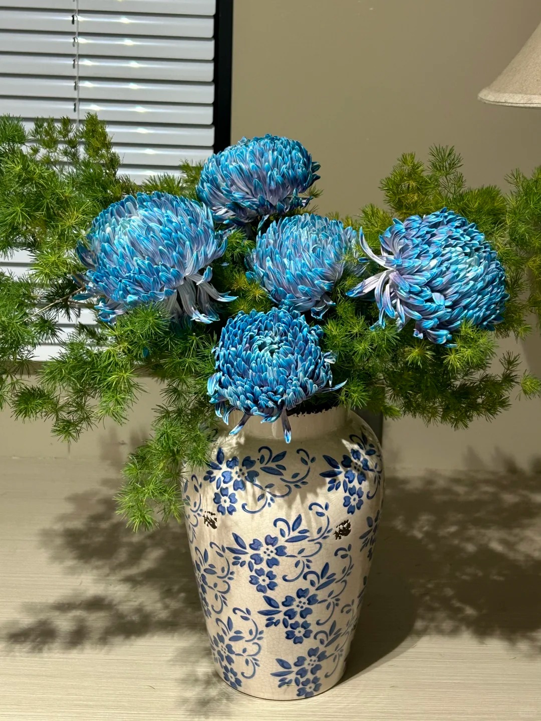 Chi hơn 300k rước bình hoa "khổng lồ" về nhà: Loài hoa định nghĩa lại hai chữ "phú quý" cho phòng khách ngày xuân- Ảnh 16.