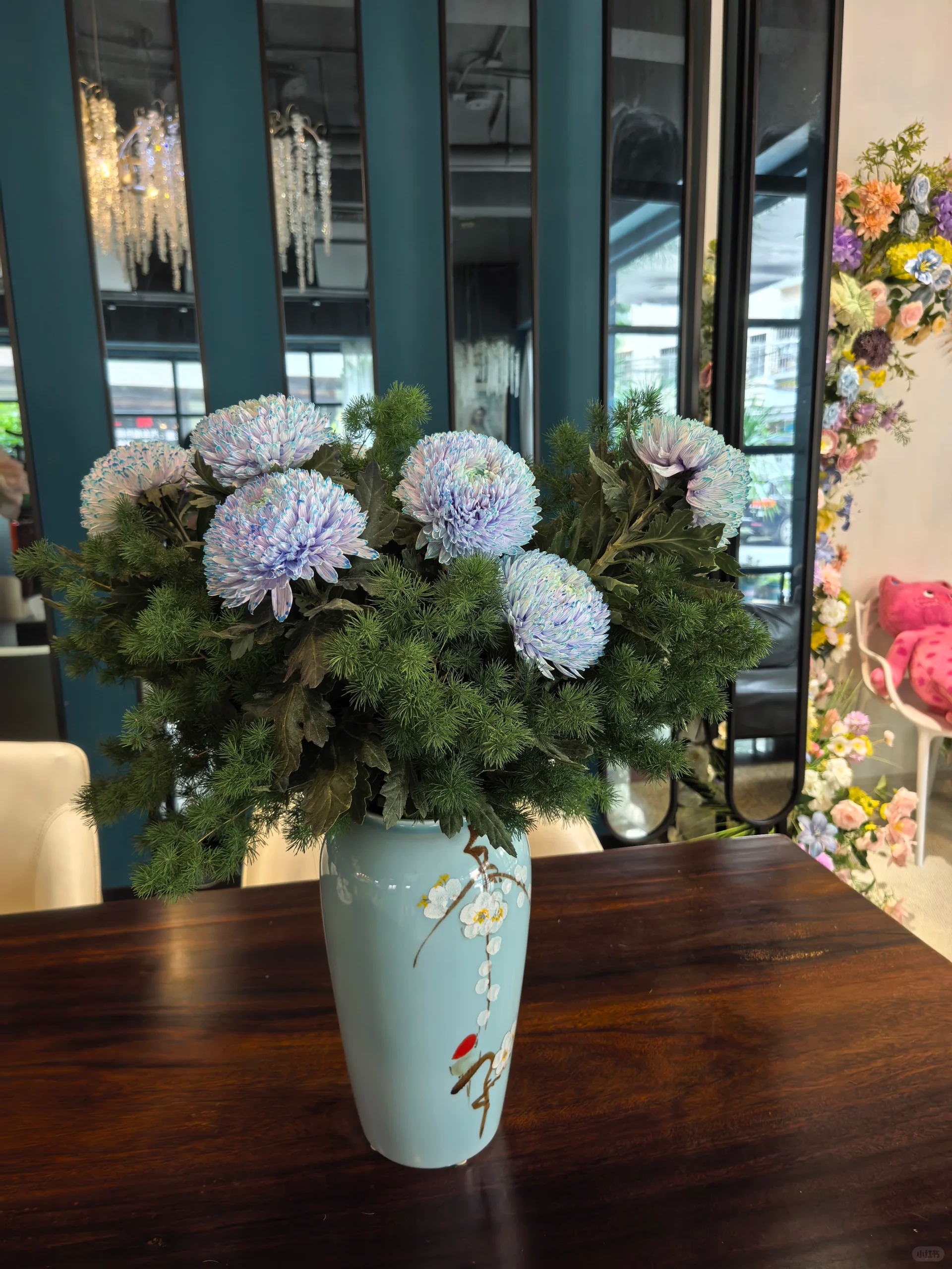 Chi hơn 300k rước bình hoa "khổng lồ" về nhà: Loài hoa định nghĩa lại hai chữ "phú quý" cho phòng khách ngày xuân- Ảnh 19.