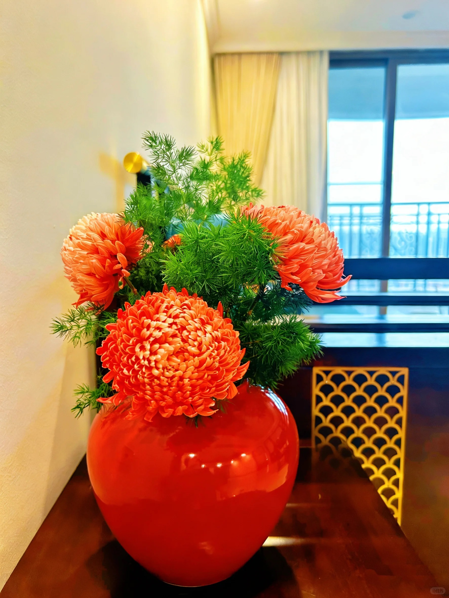 Chi hơn 300k rước bình hoa "khổng lồ" về nhà: Loài hoa định nghĩa lại hai chữ "phú quý" cho phòng khách ngày xuân- Ảnh 18.