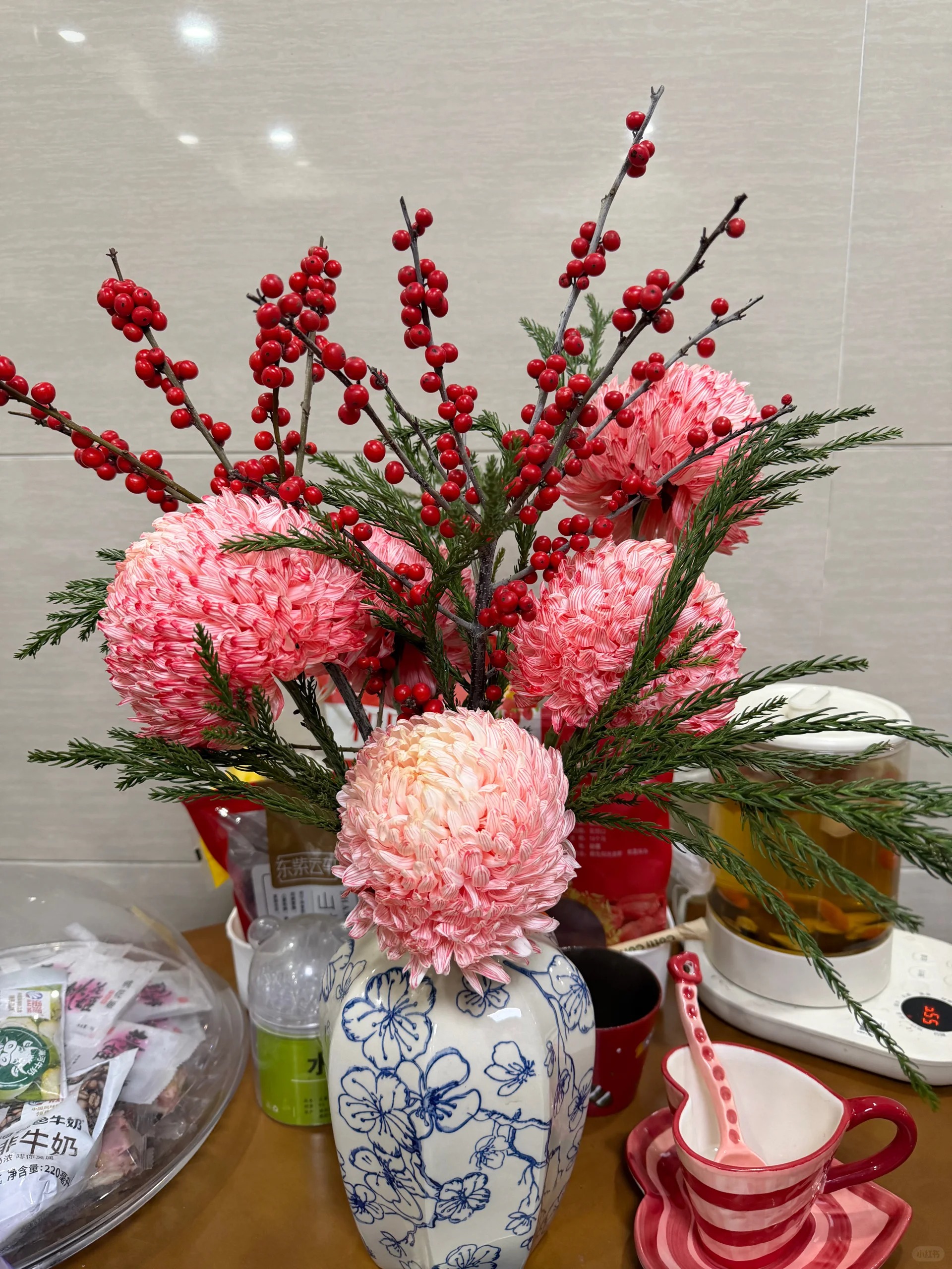 Chi hơn 300k rước bình hoa "khổng lồ" về nhà: Loài hoa định nghĩa lại hai chữ "phú quý" cho phòng khách ngày xuân- Ảnh 17.