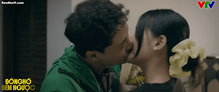 Phát ngượng với phim Việt giờ vàng nhiều cảnh hôn nhất trên đời, nam chính đẹp thôi rồi luôn đấy- Ảnh 4.