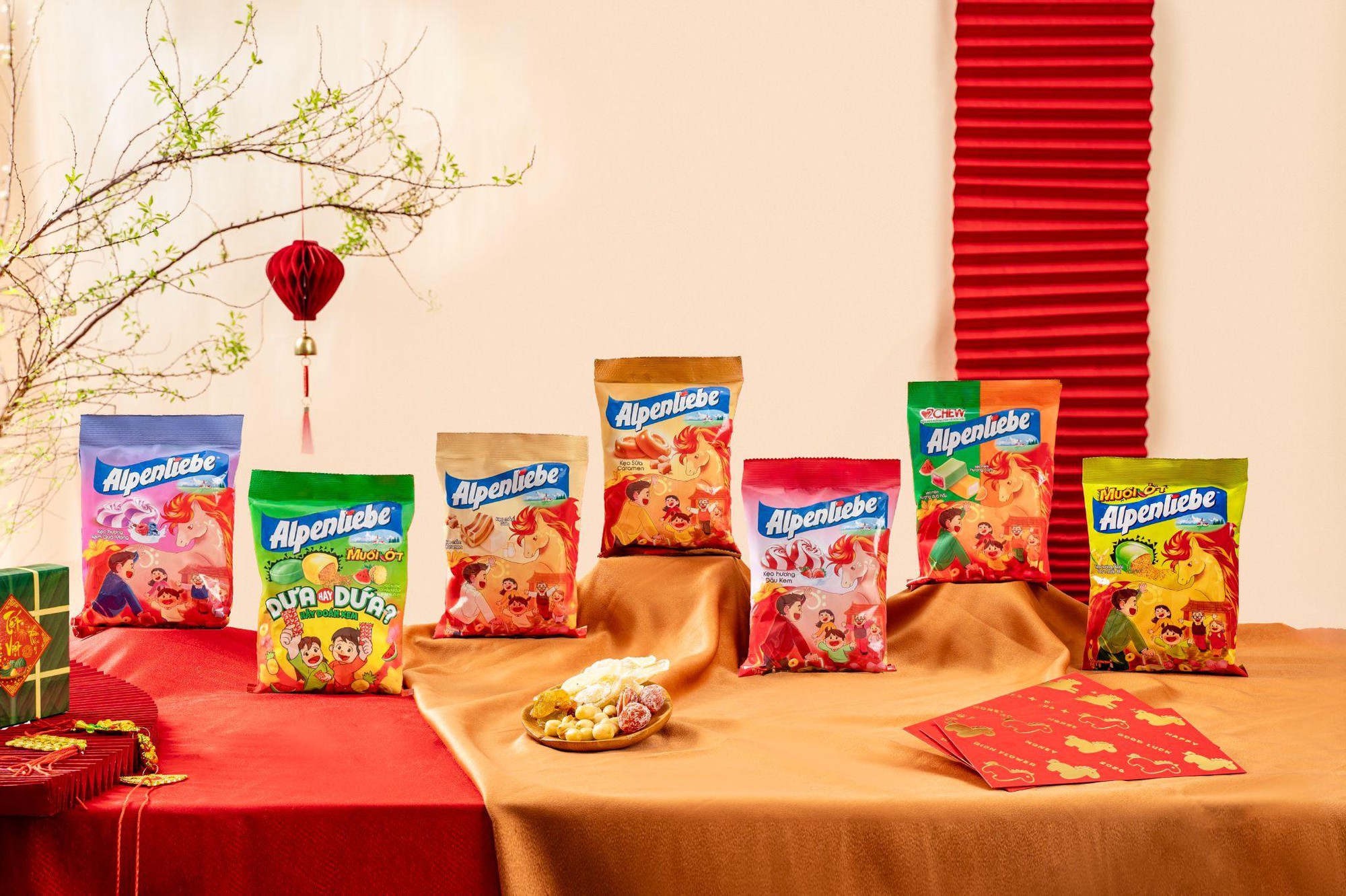 Giới trẻ háo hức “xé túi mù”, gieo quẻ đầu năm cùng bộ quà Tết sáng tạo từ Perfetti Van Melle- Ảnh 2. Giới trẻ háo hức “xé túi mù”, gieo quẻ đầu năm cùng bộ quà Tết sáng tạo từ Perfetti Van Melle- Ảnh 2.