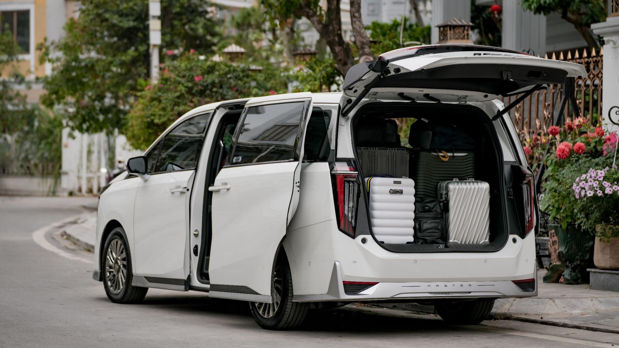 Chuyển từ SUV Đức sang GAC M8, người dùng đánh giá: 'Mạnh mà tiết kiệm, đi đường dài thoải mái'- Ảnh 4.