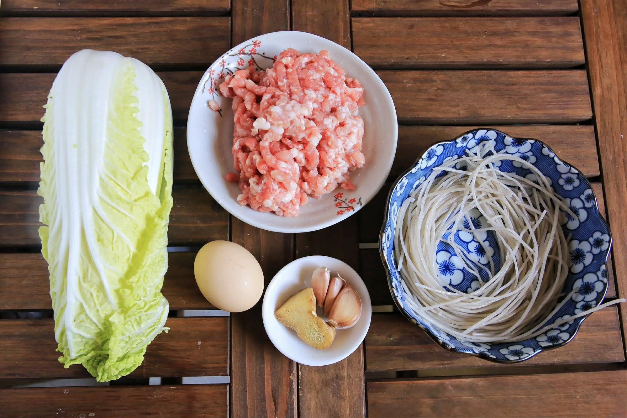 Làm thịt viên rồi đem nấu thế này là có bữa ăn cực ngon miệng, sảng khoái cả nhà thi nhau ăn sạch nồi- Ảnh 1.