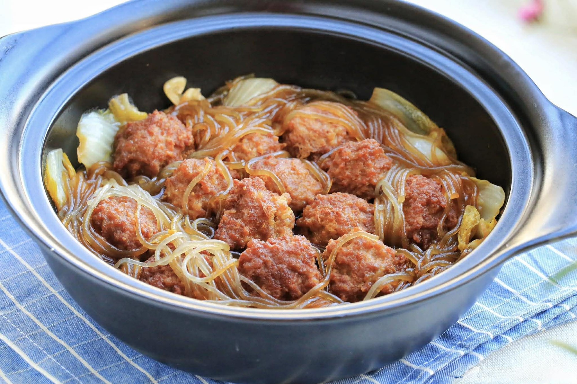 Làm thịt viên rồi đem nấu thế này là có bữa ăn cực ngon miệng, sảng khoái cả nhà thi nhau ăn sạch nồi- Ảnh 15.