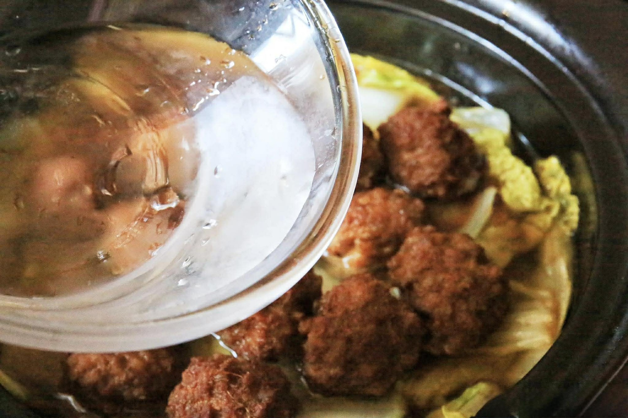 Làm thịt viên rồi đem nấu thế này là có bữa ăn cực ngon miệng, sảng khoái cả nhà thi nhau ăn sạch nồi- Ảnh 13.