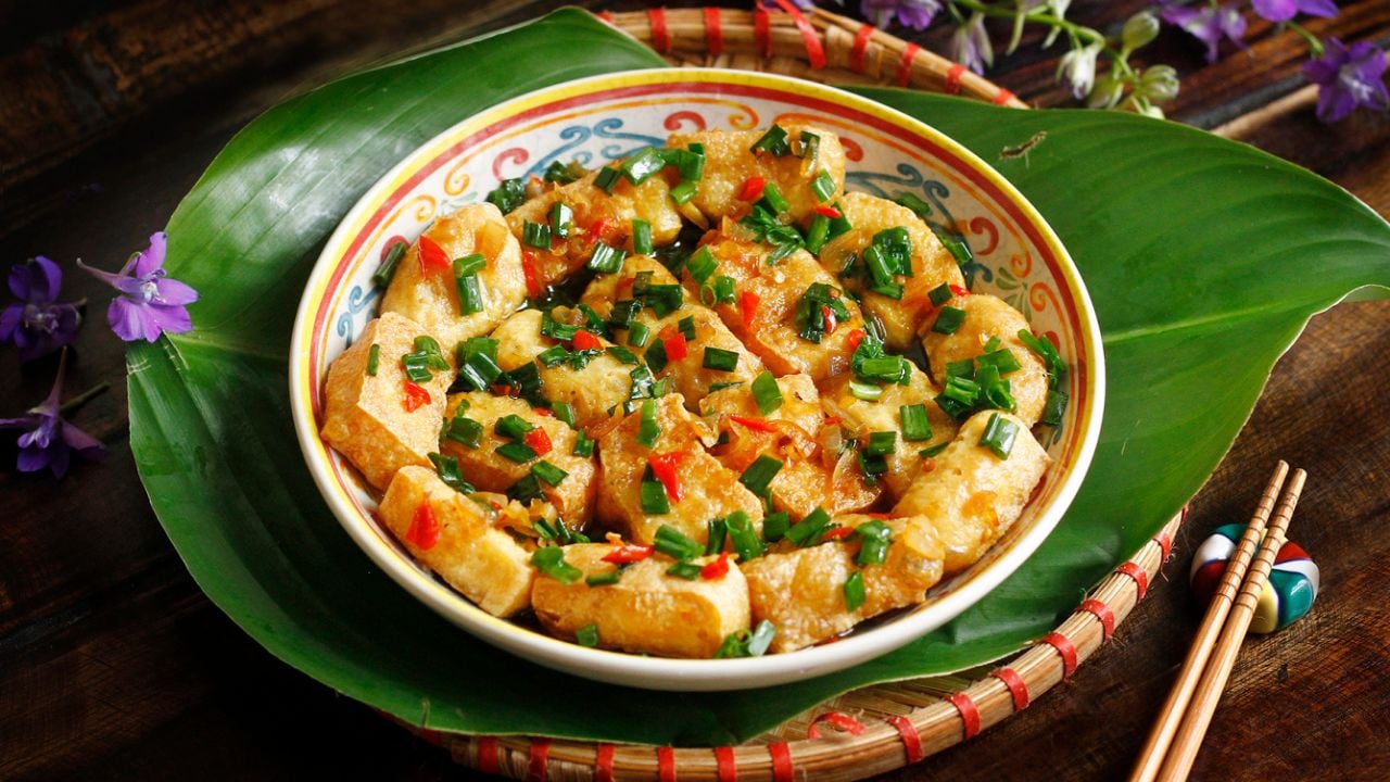 Đậu phụ - “kho canxi” rẻ tiền gấp 10 lần thịt bò: Ăn đều mùa đông giúp ruột khỏe, xương chắc, cholesterol giảm- Ảnh 2.