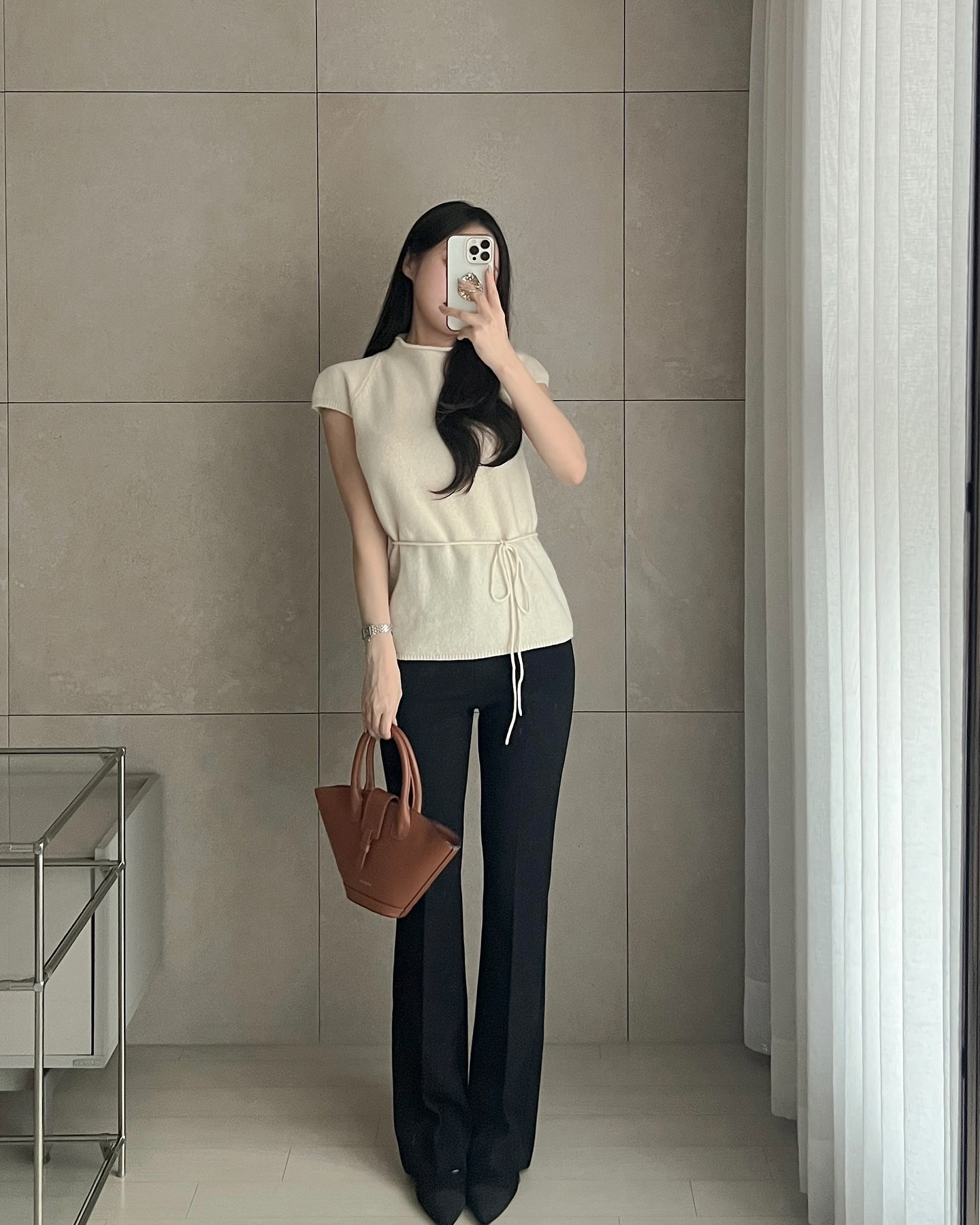 4 mẫu quần kéo chân dài "miên man", đi giày bệt thôi cũng tôn dáng- Ảnh 6. 4 mẫu quần kéo chân dài "miên man", đi giày bệt thôi cũng tôn dáng- Ảnh 6.