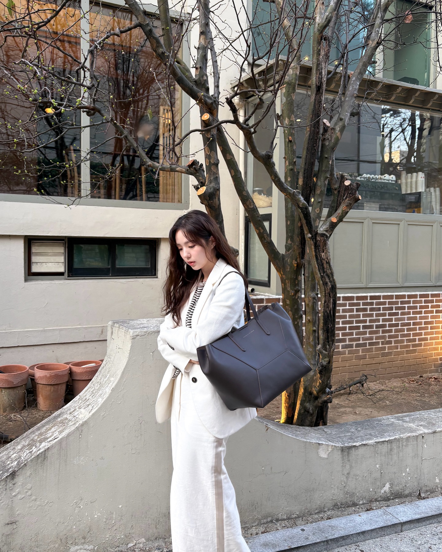 Đồ trắng rất dễ mặc nhưng diện theo 5 công thức này mới chuẩn sang xịn mịn- Ảnh 10.