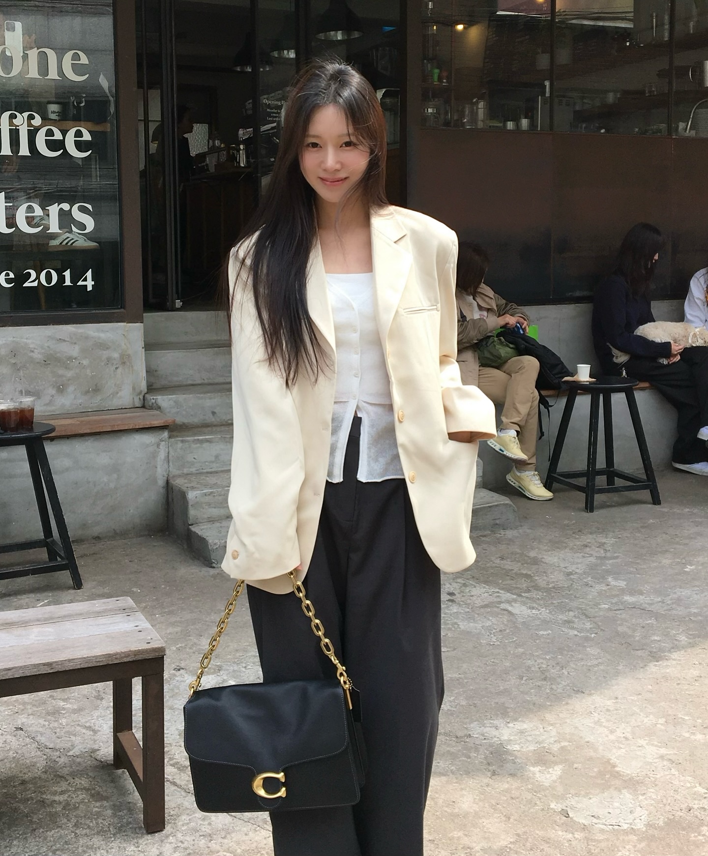 Nếu chỉ được sắm 5 món thời trang công sở, đây là những item chuẩn thanh lịch đáng có nhất đầu năm 2026- Ảnh 4.