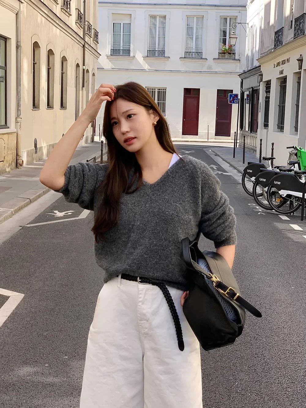 5 mẫu áo dài tay dễ phối đồ nhất, cứ mặc là sành điệu và tôn dáng- Ảnh 8. 5 mẫu áo dài tay dễ phối đồ nhất, cứ mặc là sành điệu và tôn dáng- Ảnh 8.