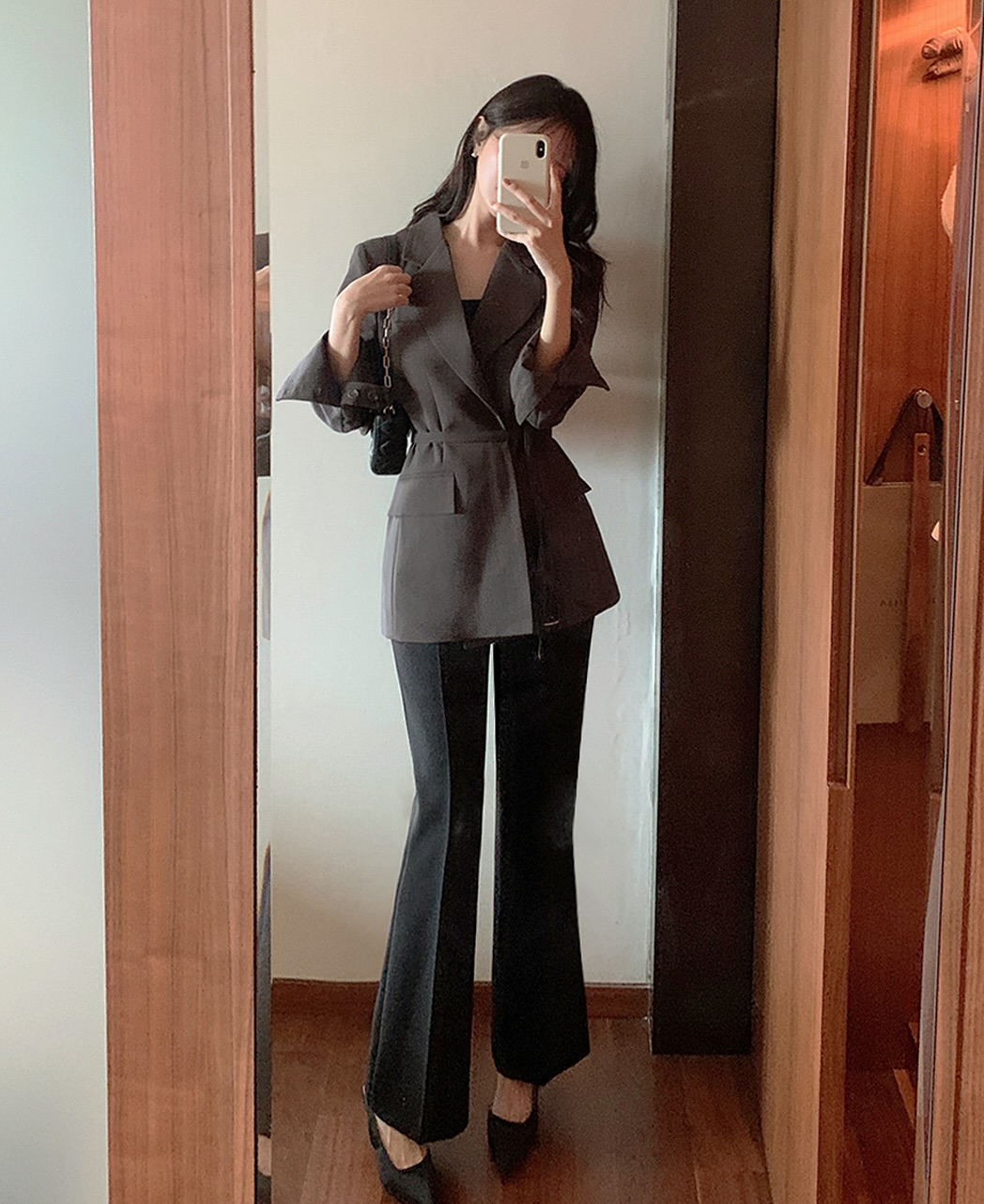 Nếu chỉ được sắm 5 món thời trang công sở, đây là những item chuẩn thanh lịch đáng có nhất đầu năm 2026- Ảnh 3.