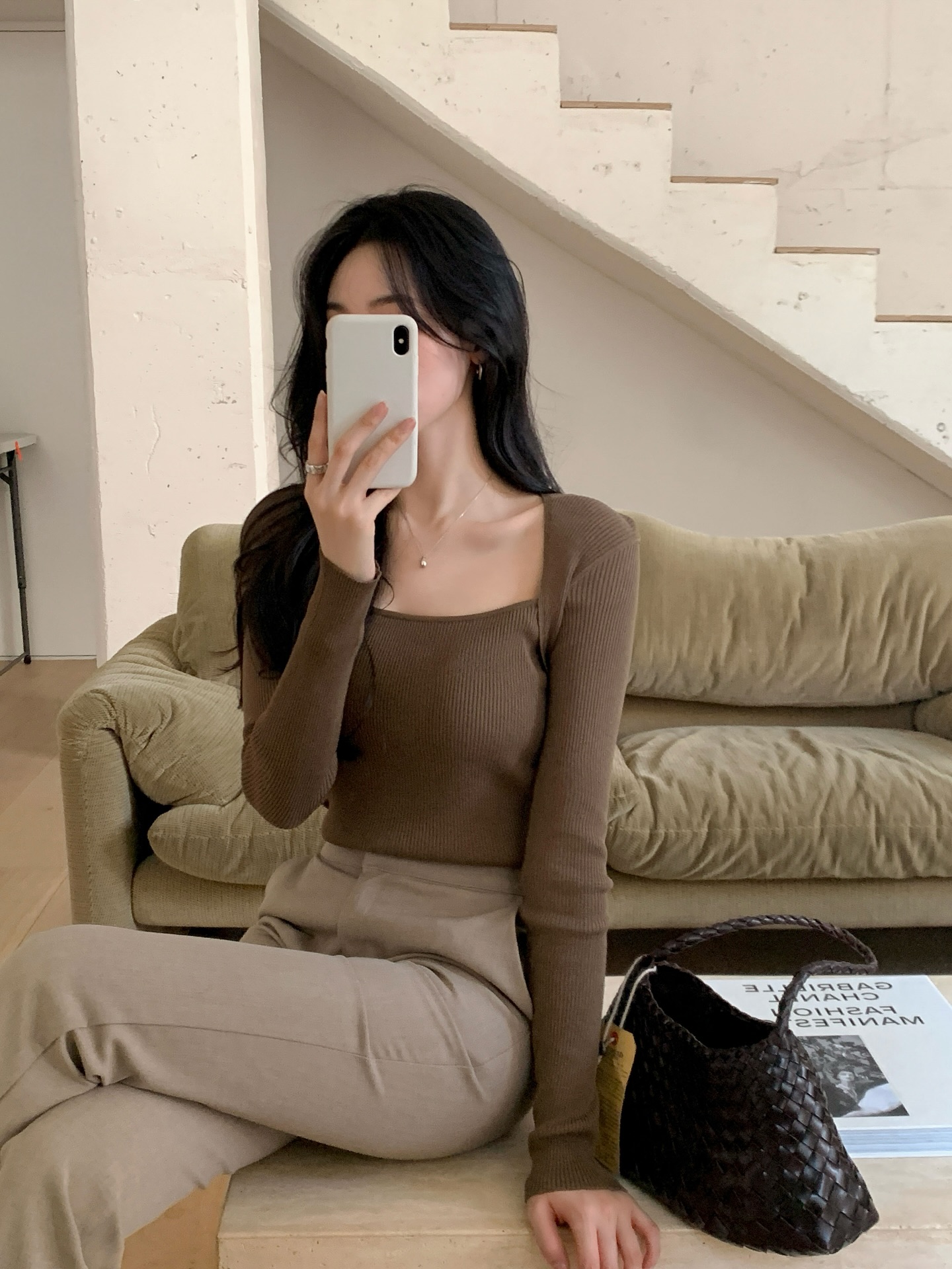 Nếu chỉ được sắm 5 món thời trang công sở, đây là những item chuẩn thanh lịch đáng có nhất đầu năm 2026- Ảnh 1.