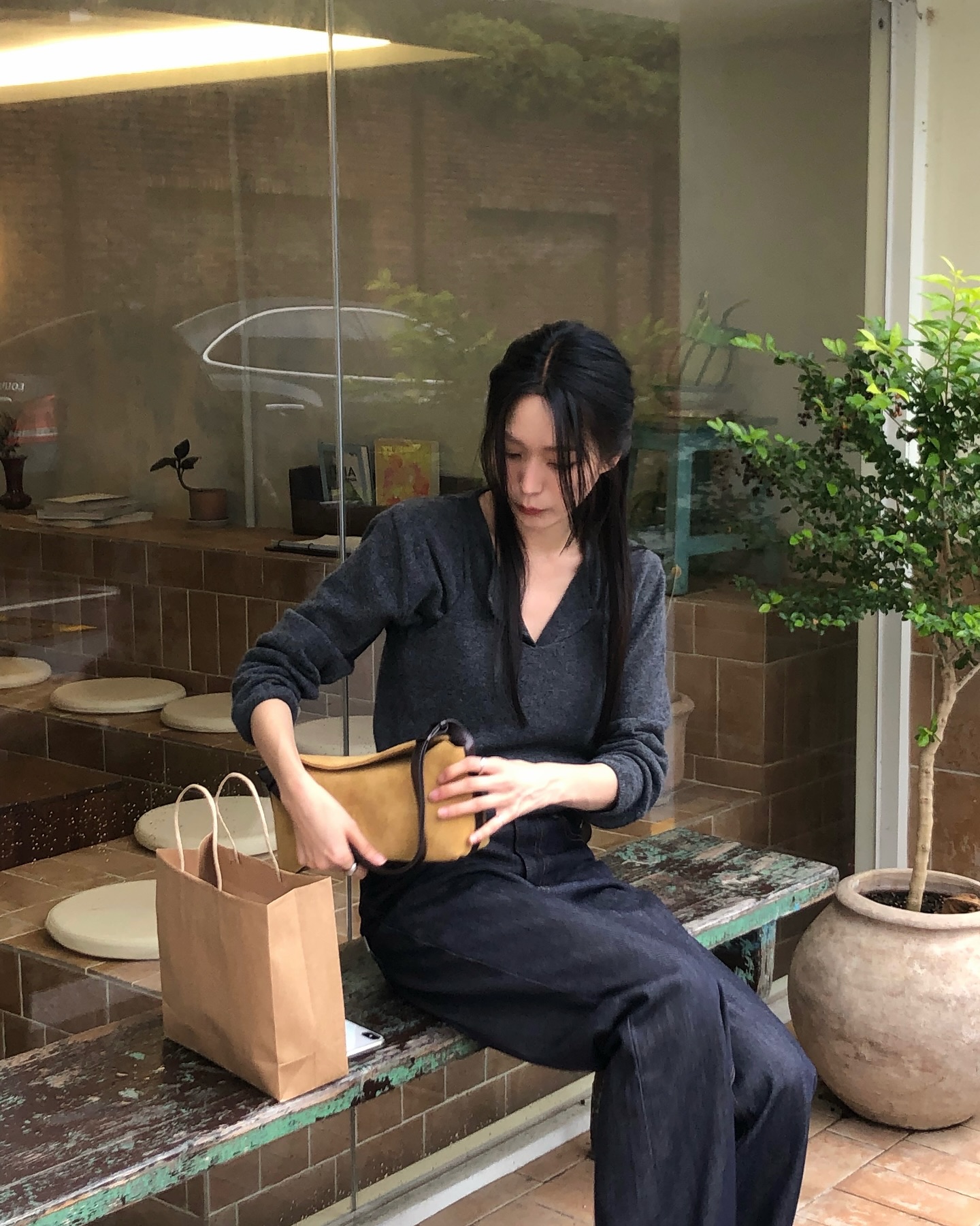 5 mẫu áo dài tay dễ phối đồ nhất, cứ mặc là sành điệu và tôn dáng- Ảnh 6. 5 mẫu áo dài tay dễ phối đồ nhất, cứ mặc là sành điệu và tôn dáng- Ảnh 6.