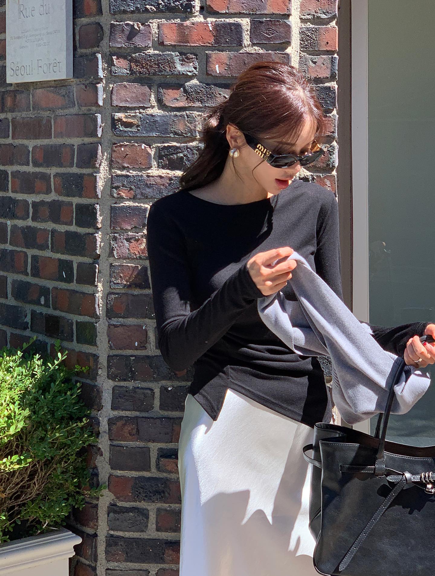 5 mẫu áo dài tay dễ phối đồ nhất, cứ mặc là sành điệu và tôn dáng- Ảnh 10. 5 mẫu áo dài tay dễ phối đồ nhất, cứ mặc là sành điệu và tôn dáng- Ảnh 10.