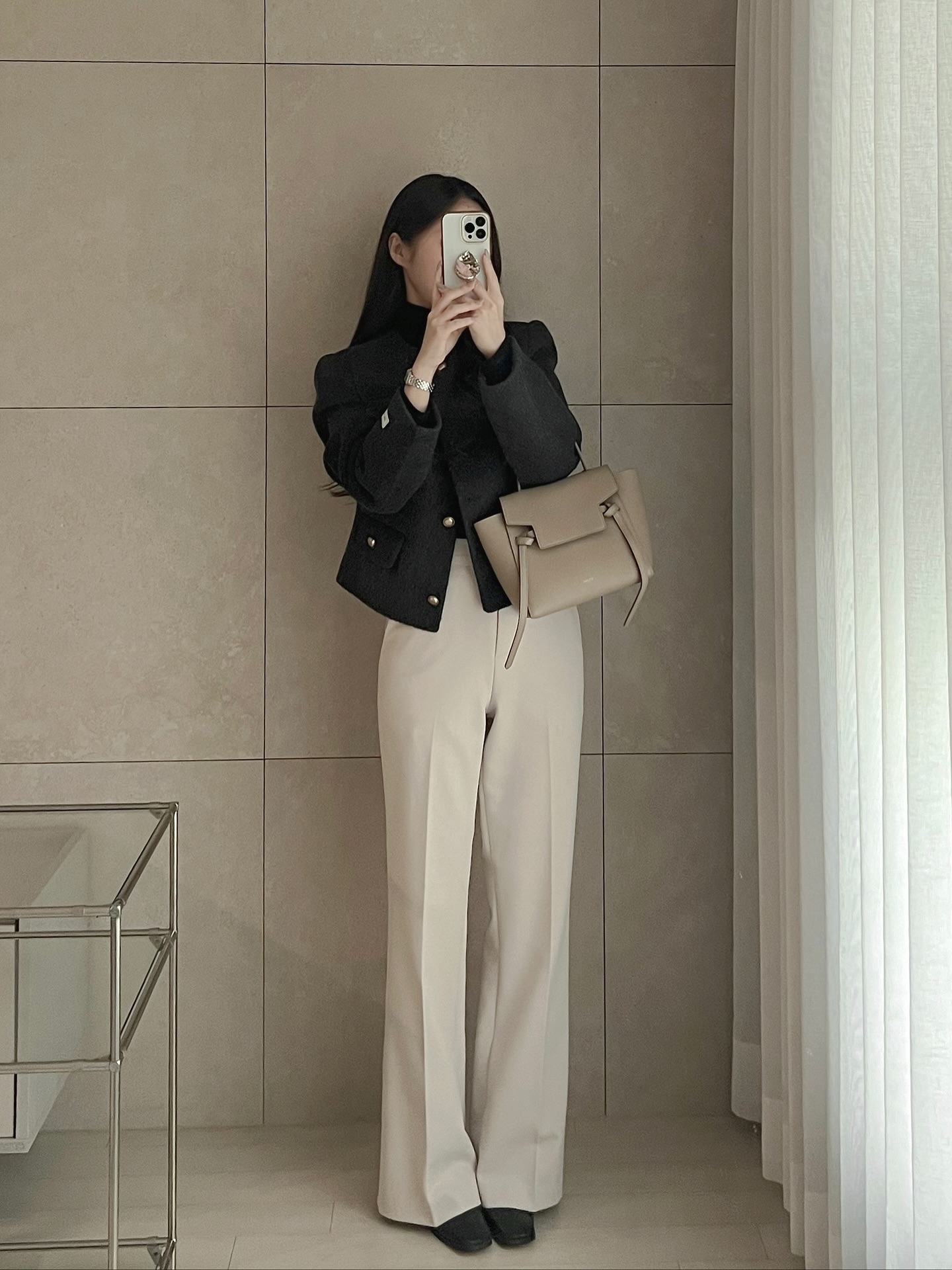 4 mẫu quần kéo chân dài "miên man", đi giày bệt thôi cũng tôn dáng- Ảnh 4. 4 mẫu quần kéo chân dài "miên man", đi giày bệt thôi cũng tôn dáng- Ảnh 4.