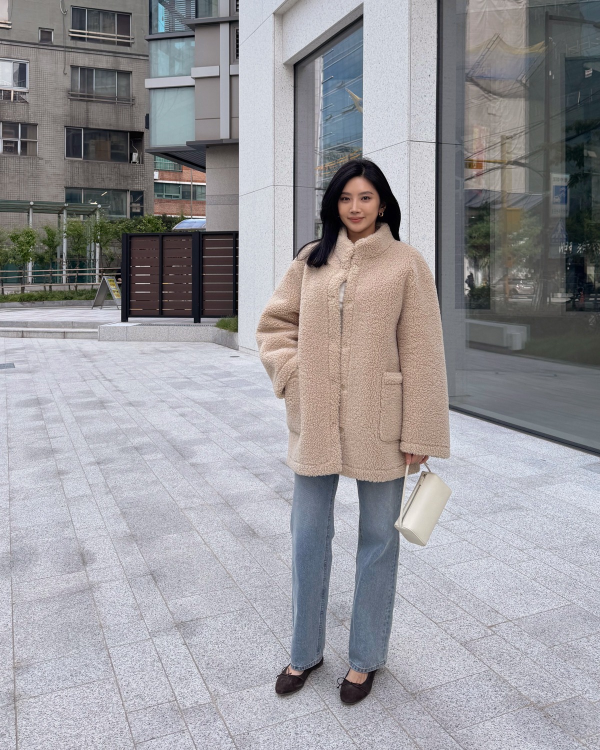 4 mẫu quần kéo chân dài "miên man", đi giày bệt thôi cũng tôn dáng- Ảnh 1. 4 mẫu quần kéo chân dài "miên man", đi giày bệt thôi cũng tôn dáng- Ảnh 1.