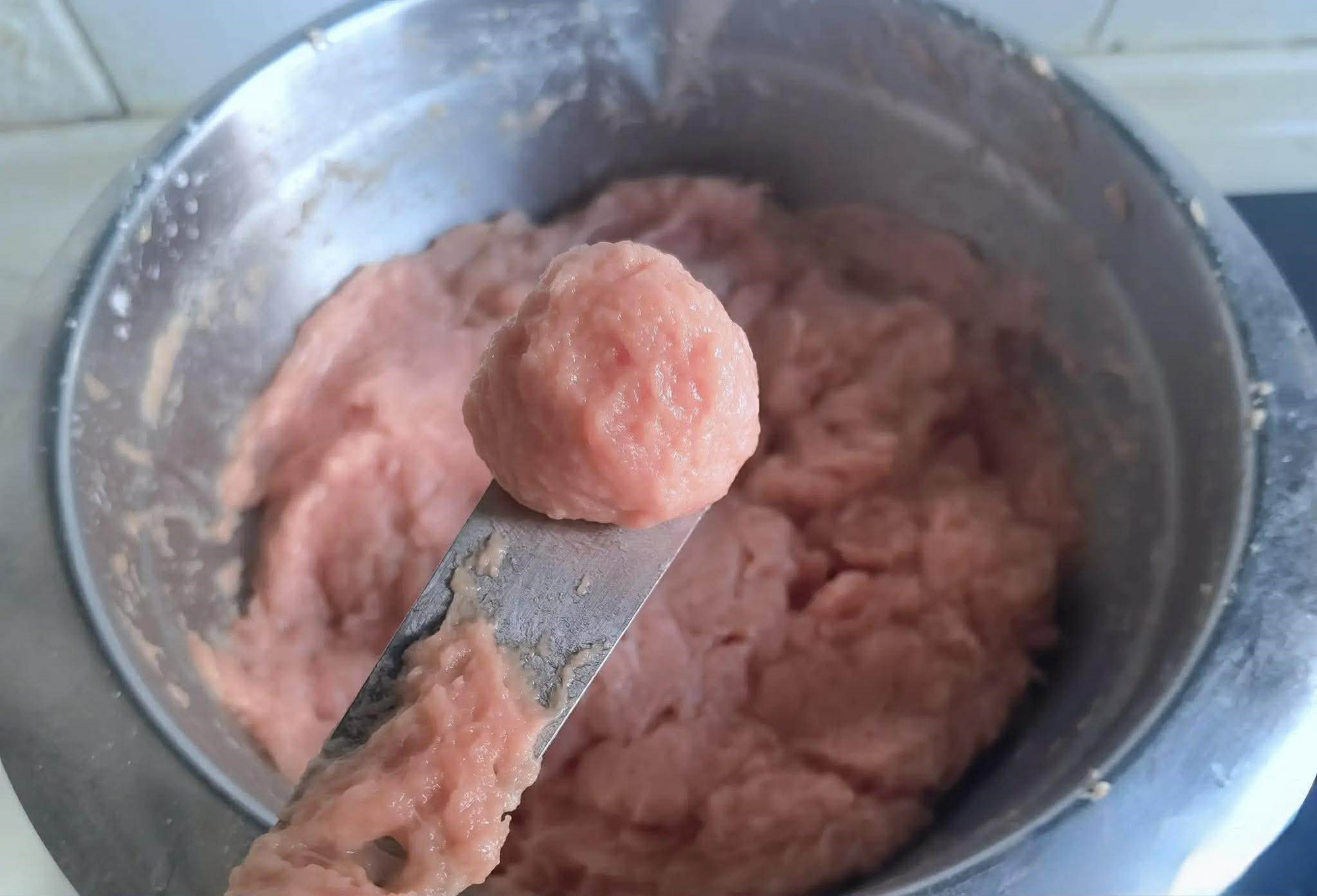 Mẹ tôi thường nấu món này cho cả nhà ăn khi trời lạnh: Mùi thơm ngào ngạt, ngửi thôi đã muốn ăn sạch nồi- Ảnh 2.