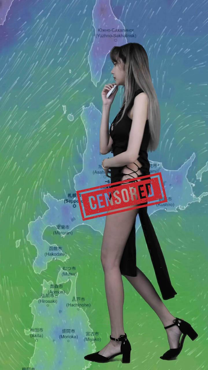 Hot girl hóa thân "cô gái thời tiết" nhưng bất ngờ gặp sự cố trang phục- Ảnh 4. Hot girl hóa thân "cô gái thời tiết" nhưng bất ngờ gặp sự cố trang phục- Ảnh 4.