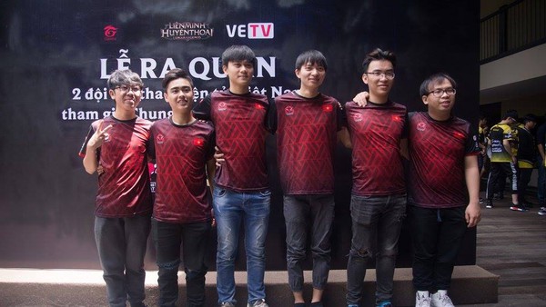 Từ cậu bé không biết chữ, chàng phụ bếp đến biểu tượng Esports: Những câu chuyện cổ tích có thật của game thủ Việt- Ảnh 1.