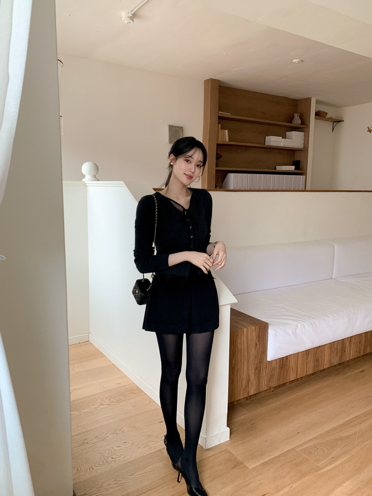 Người sành điệu là phải biết 4 cách mặc đồ tối màu sang trọng mà không hề "dừ"- Ảnh 7.
