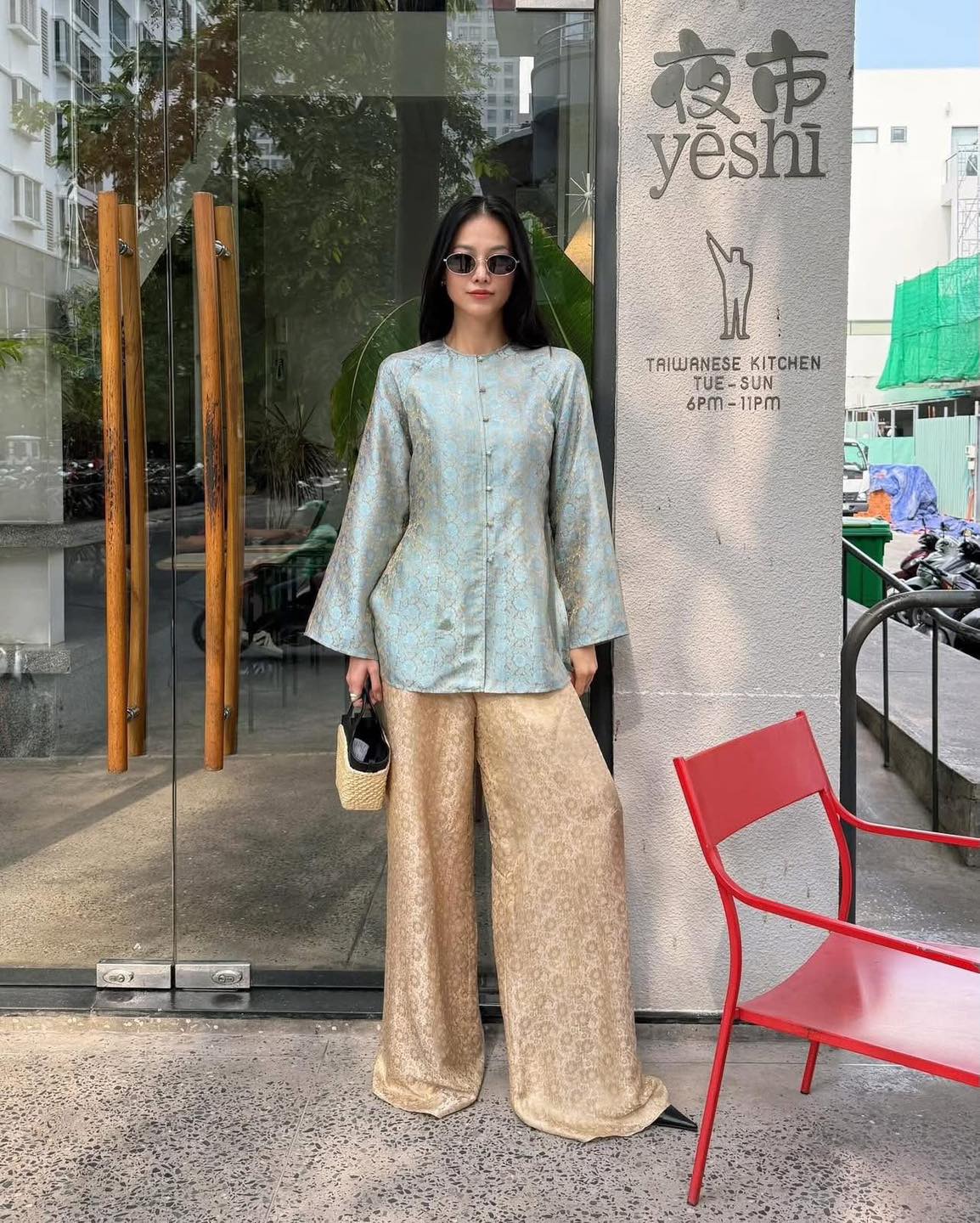 Ngoài áo dài, một trend đồ Tết chuẩn phú bà khiến phụ nữ tuổi 35+ mê mệt, được "chị bán gạo" lăng xê nhiệt tình- Ảnh 14.