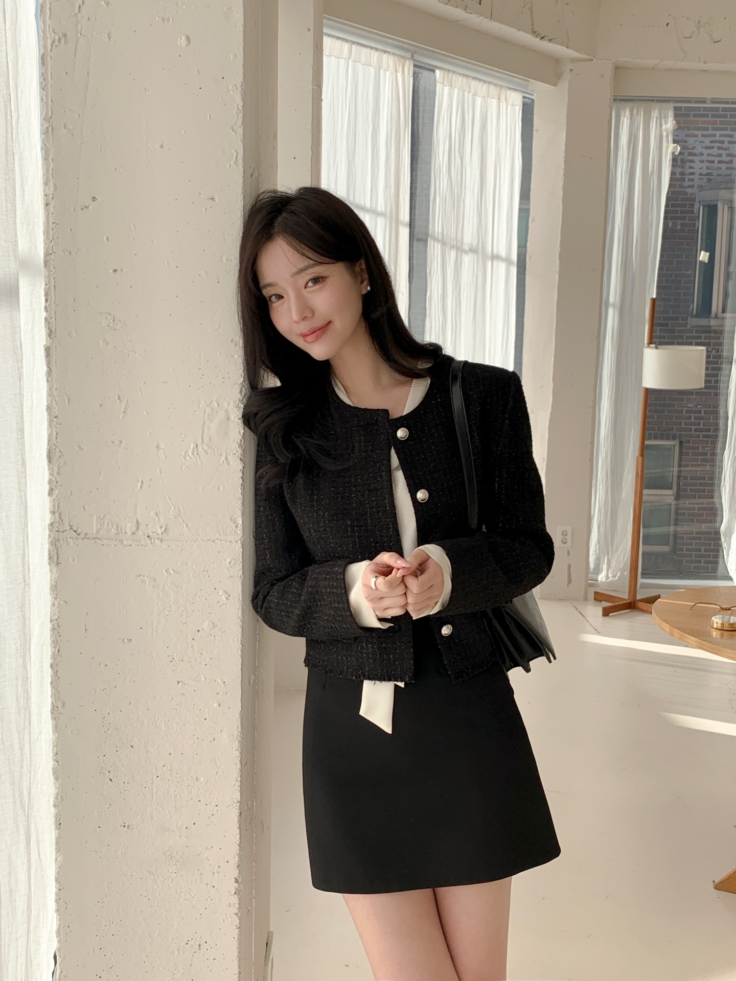 Người sành điệu là phải biết 4 cách mặc đồ tối màu sang trọng mà không hề "dừ"- Ảnh 8.