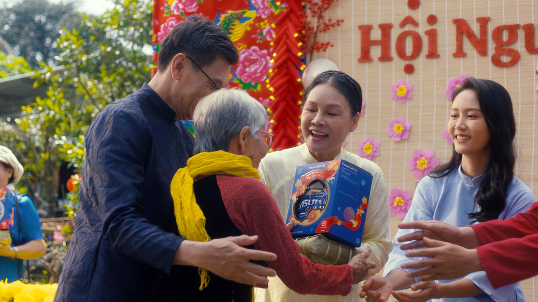 Hành trang mang về cho cha mẹ mùa Tết- Ảnh 3.