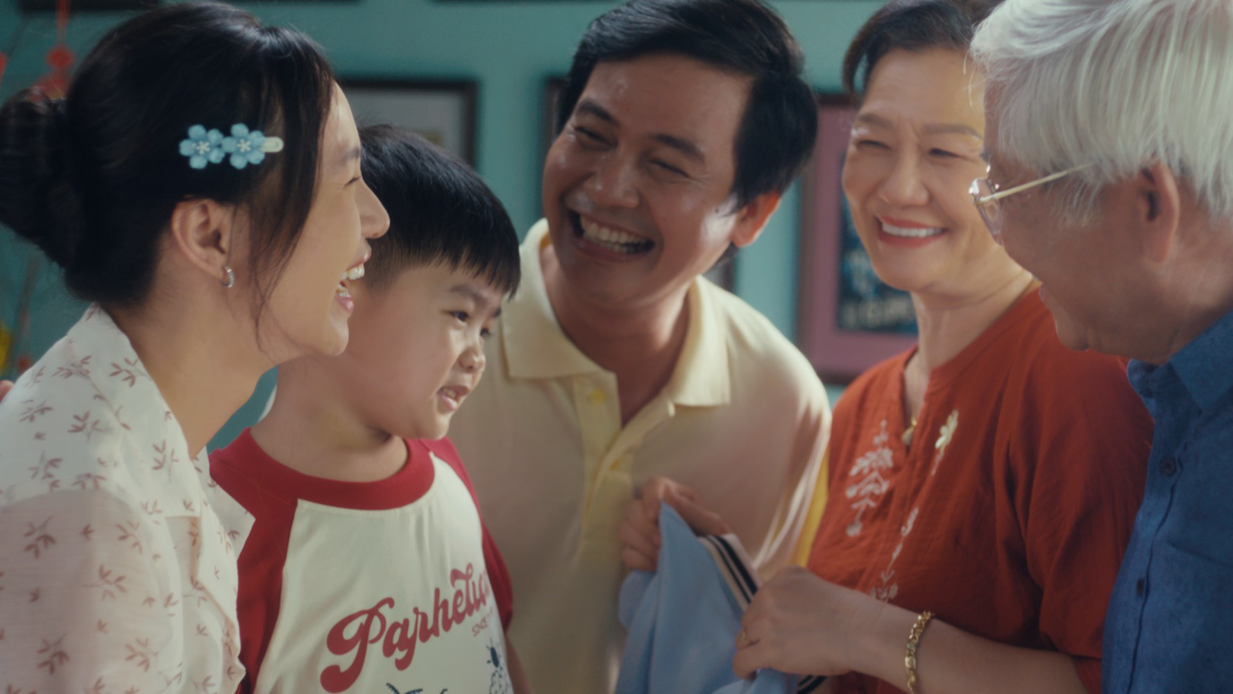 Hành trang mang về cho cha mẹ mùa Tết- Ảnh 4.