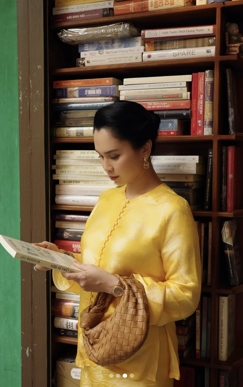 Ngoài áo dài, một trend đồ Tết chuẩn phú bà khiến phụ nữ tuổi 35+ mê mệt, được "chị bán gạo" lăng xê nhiệt tình- Ảnh 1.