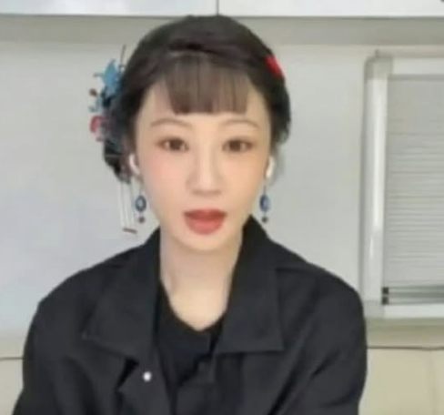 Dương Tử "thay đầu" đấy à? - Ảnh 2. Dương Tử "thay đầu" đấy à? - Ảnh 2.