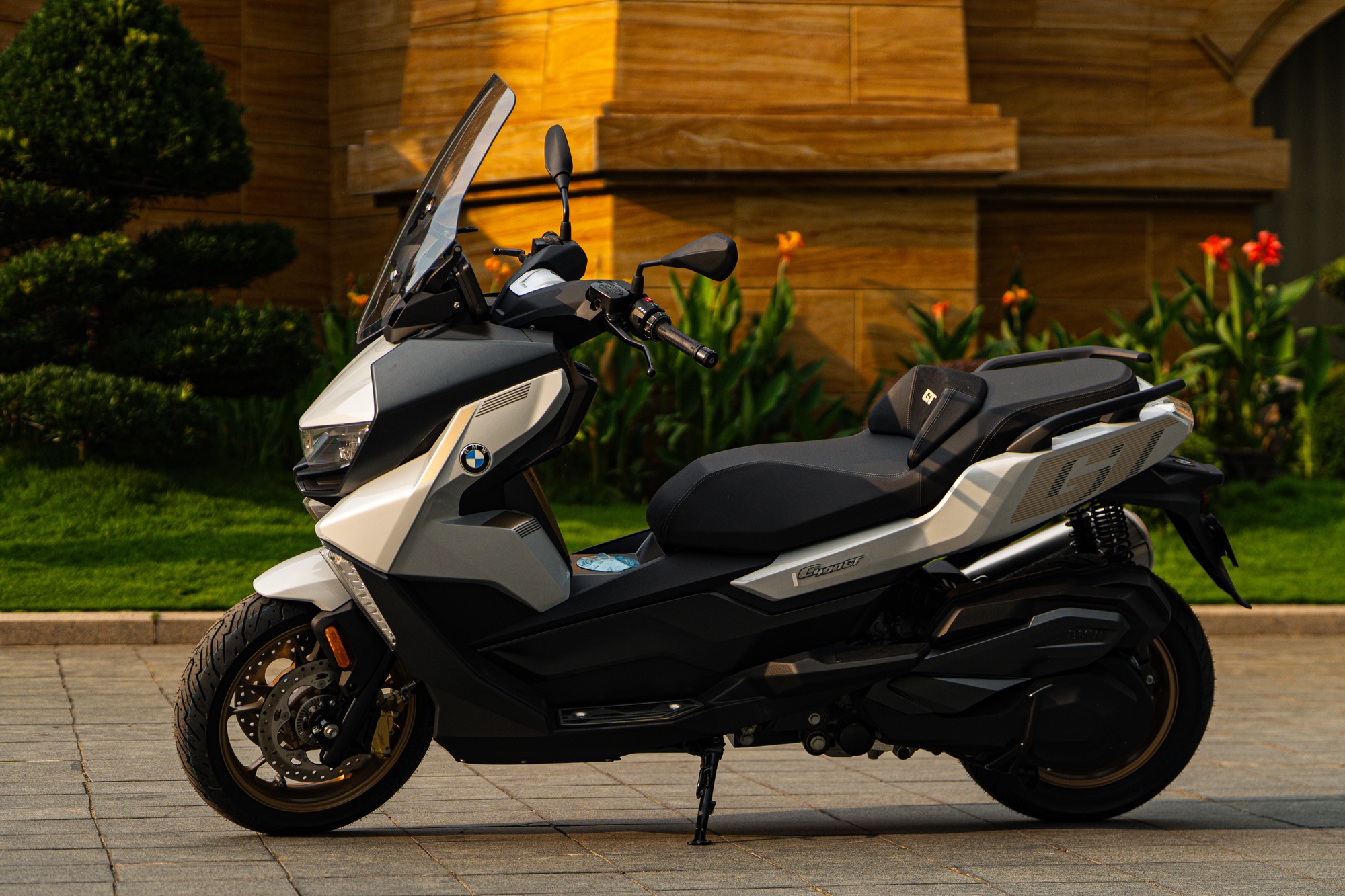 Thị trường mô tô phân khối lớn sôi động dịp Tết, BMW Motorrad ưu đãi đến 140 triệu đồng- Ảnh 1.