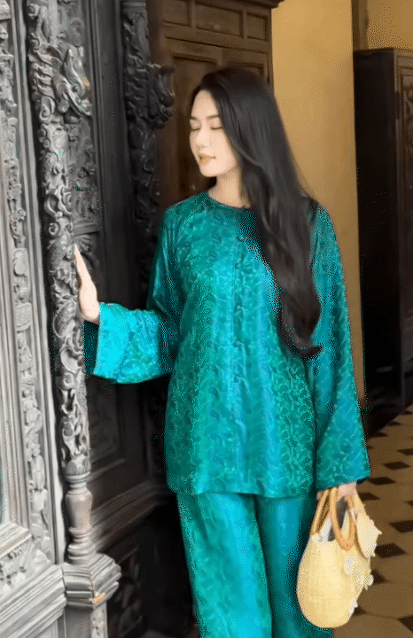 Ngoài áo dài, một trend đồ Tết chuẩn phú bà khiến phụ nữ tuổi 35+ mê mệt, được "chị bán gạo" lăng xê nhiệt tình- Ảnh 24.